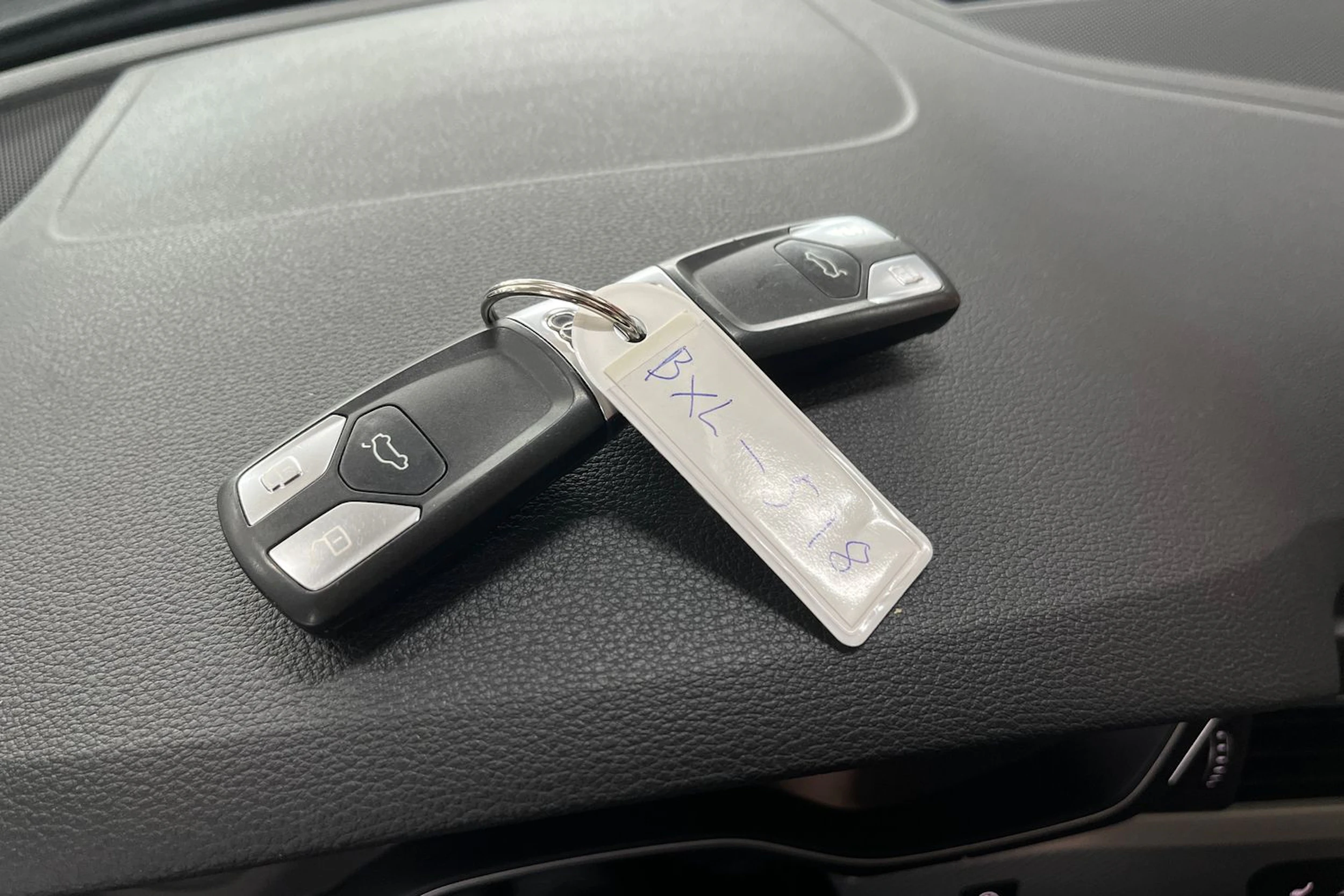 Musta Audi A4 2017 kuva 22.