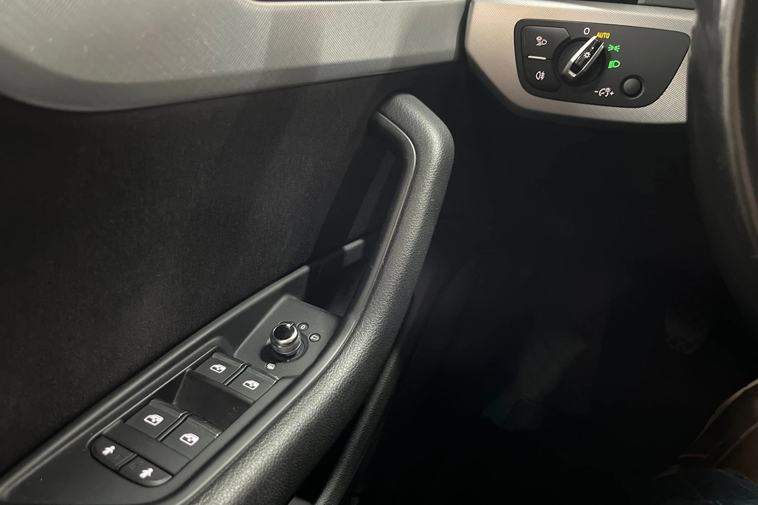 Musta Audi A4 2017 kuva 23.