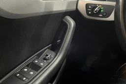 Musta Audi A4 2017 kuva 23.