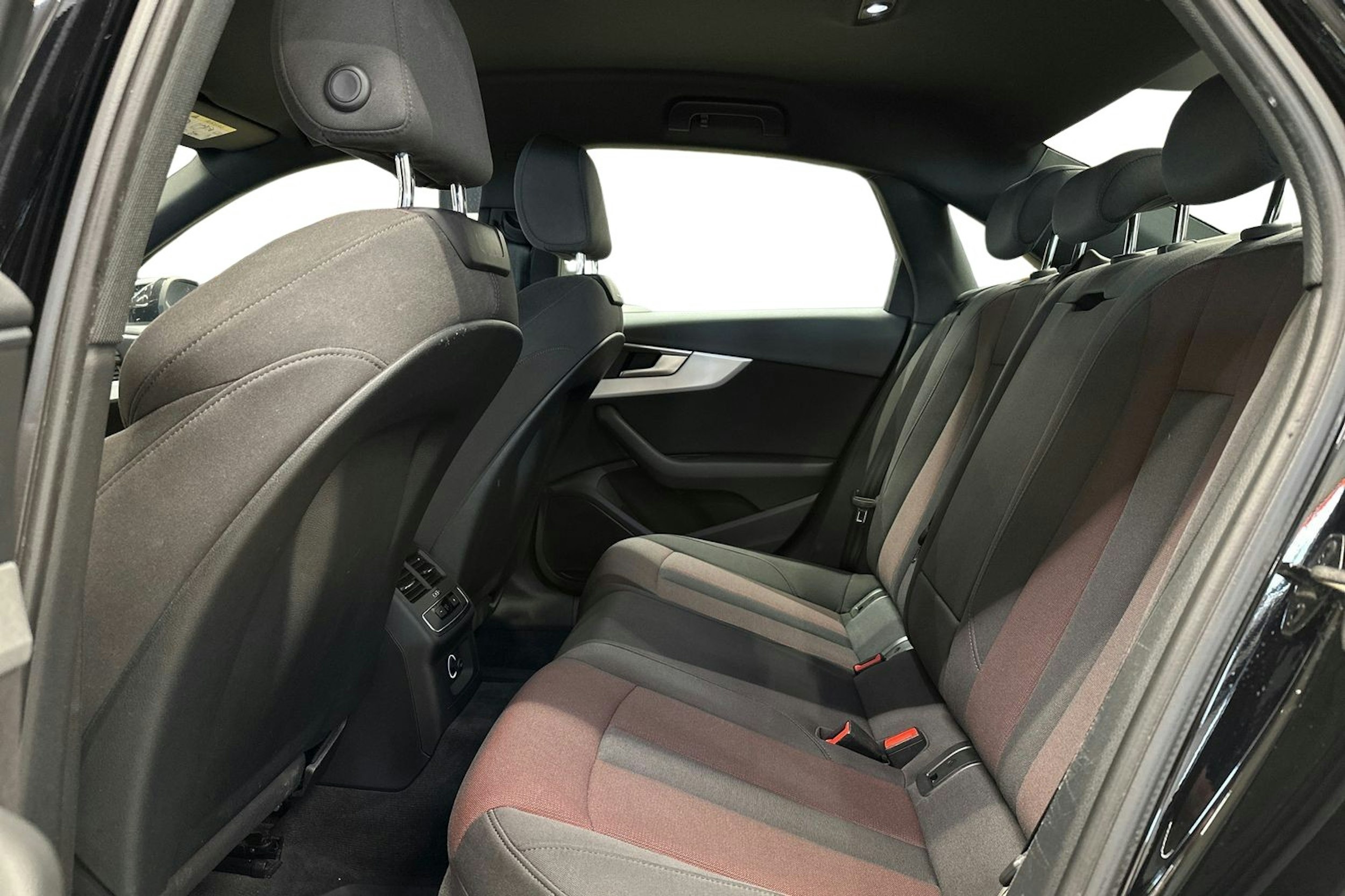 musta Audi A4 2017 kuva 10.