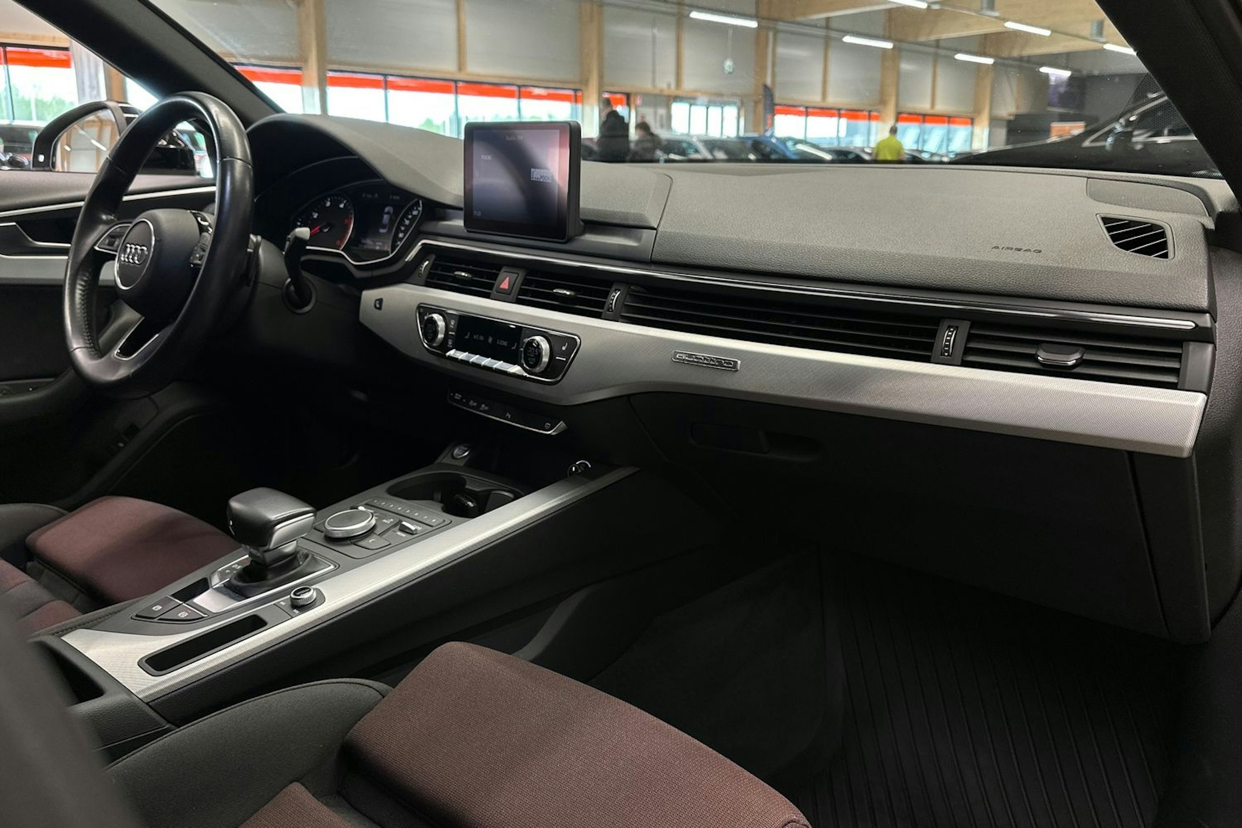 musta Audi A4 2017 kuva 12.