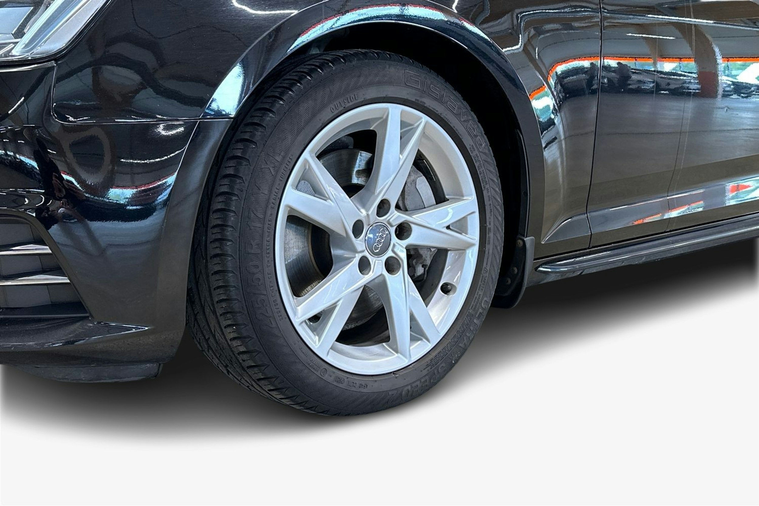 musta Audi A4 2017 kuva 16.