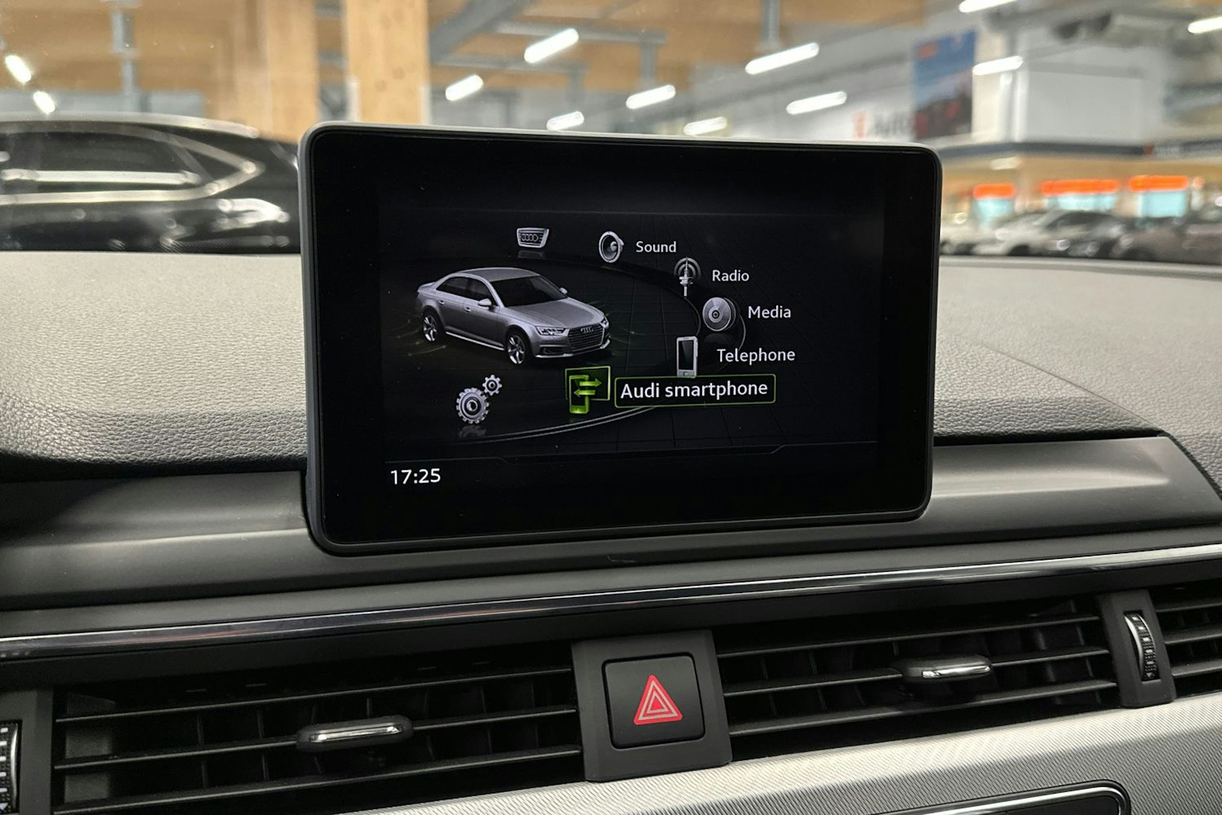 musta Audi A4 2017 kuva 18.