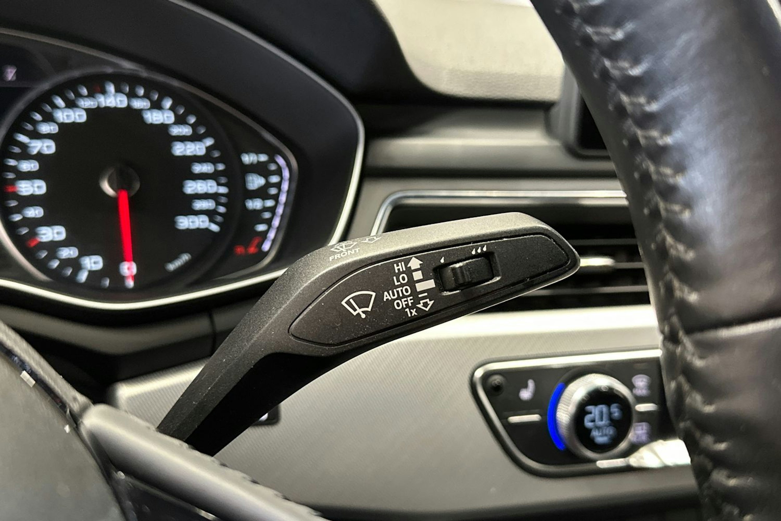 musta Audi A4 2017 kuva 25.
