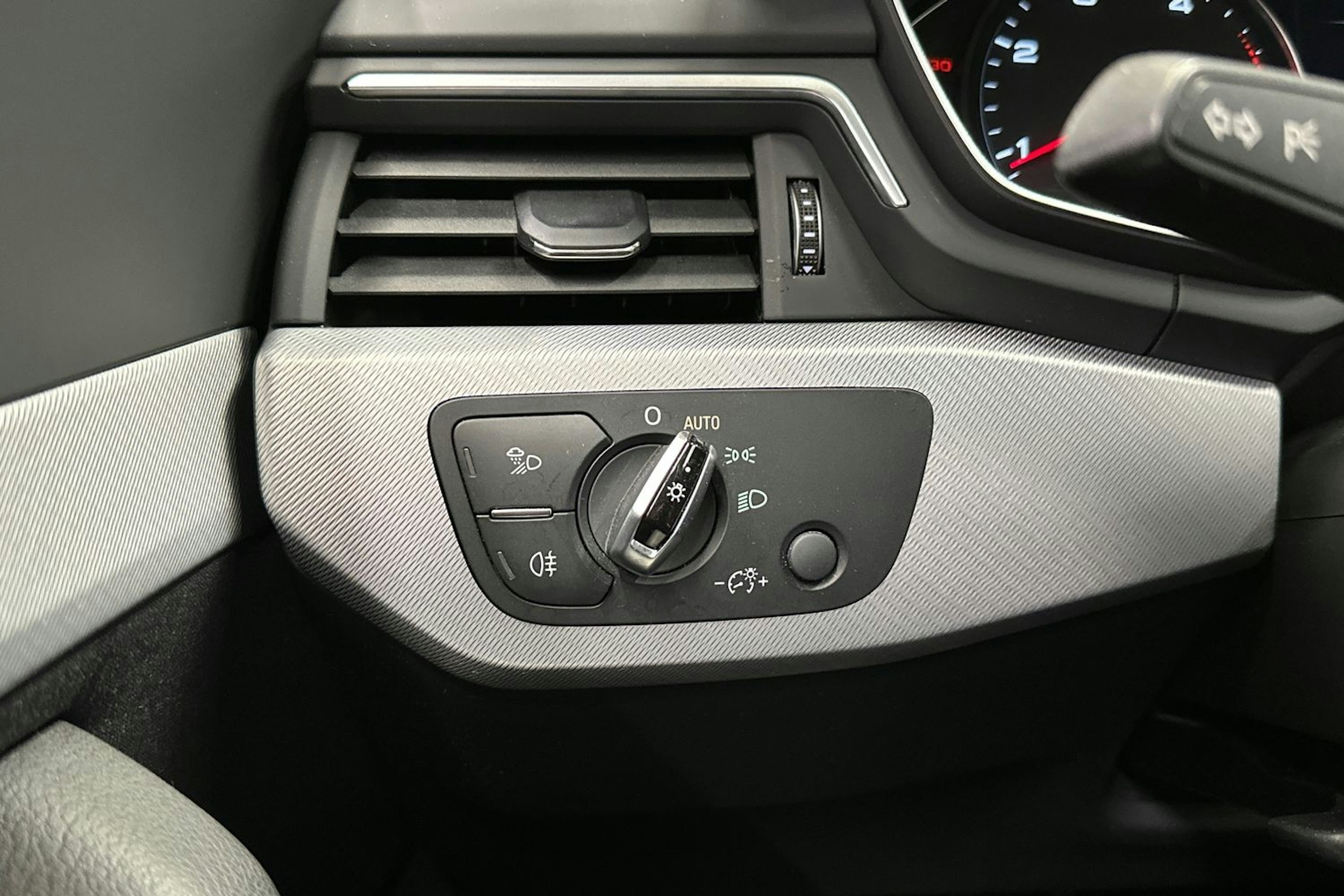 musta Audi A4 2017 kuva 28.