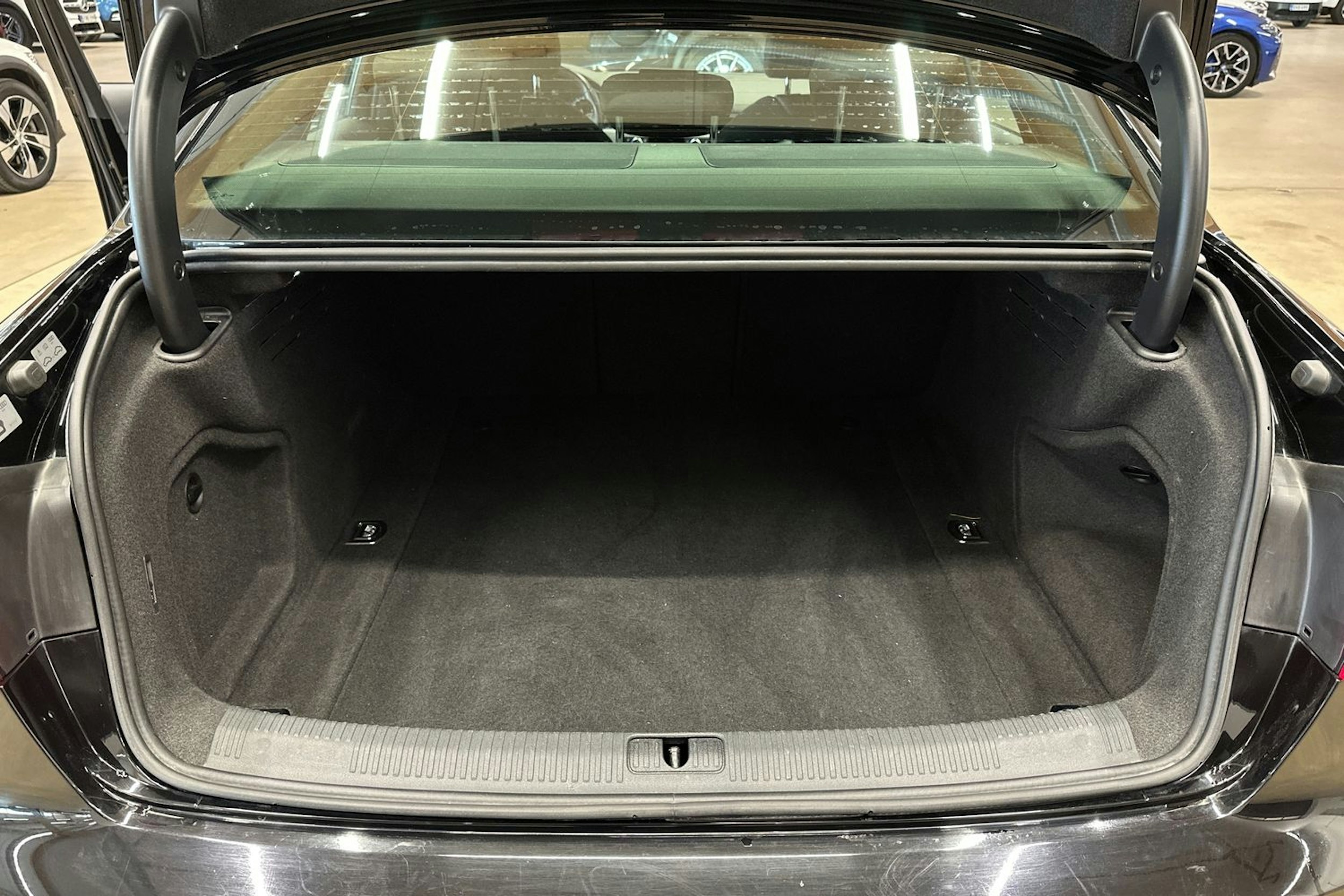 musta Audi A4 2017 kuva 32.