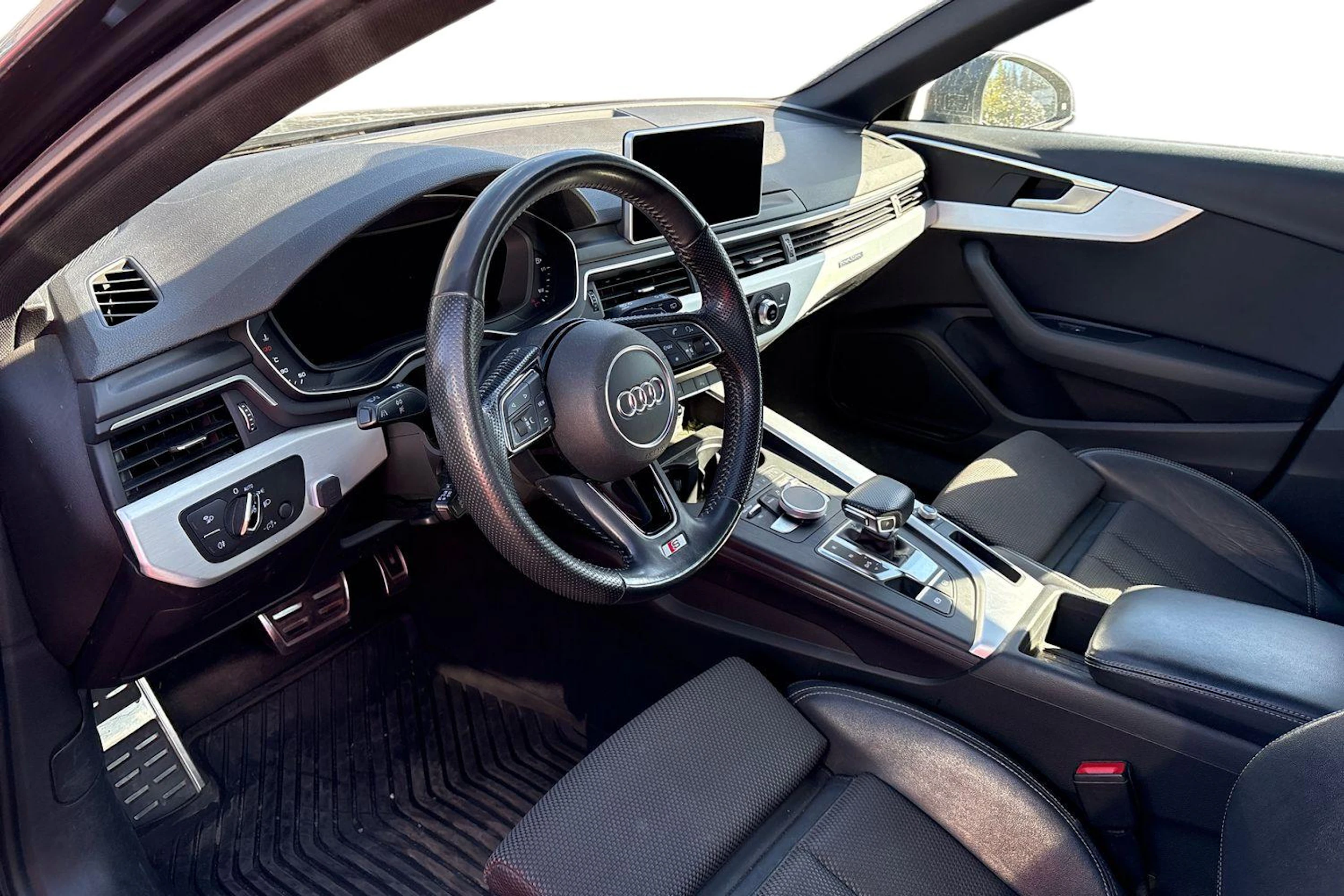 harmaa Audi A4 2017 kuva 3.