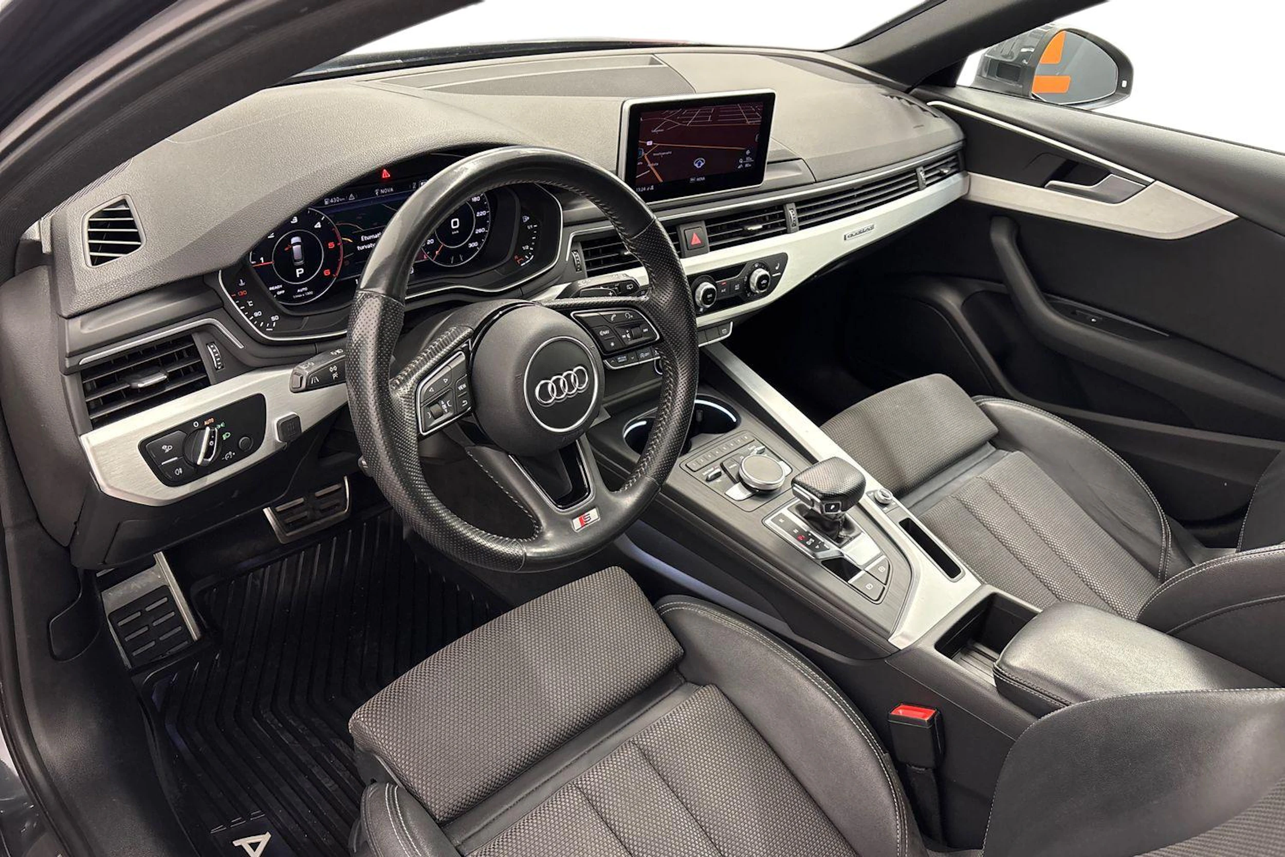 harmaa Audi A4 2018 kuva 8.