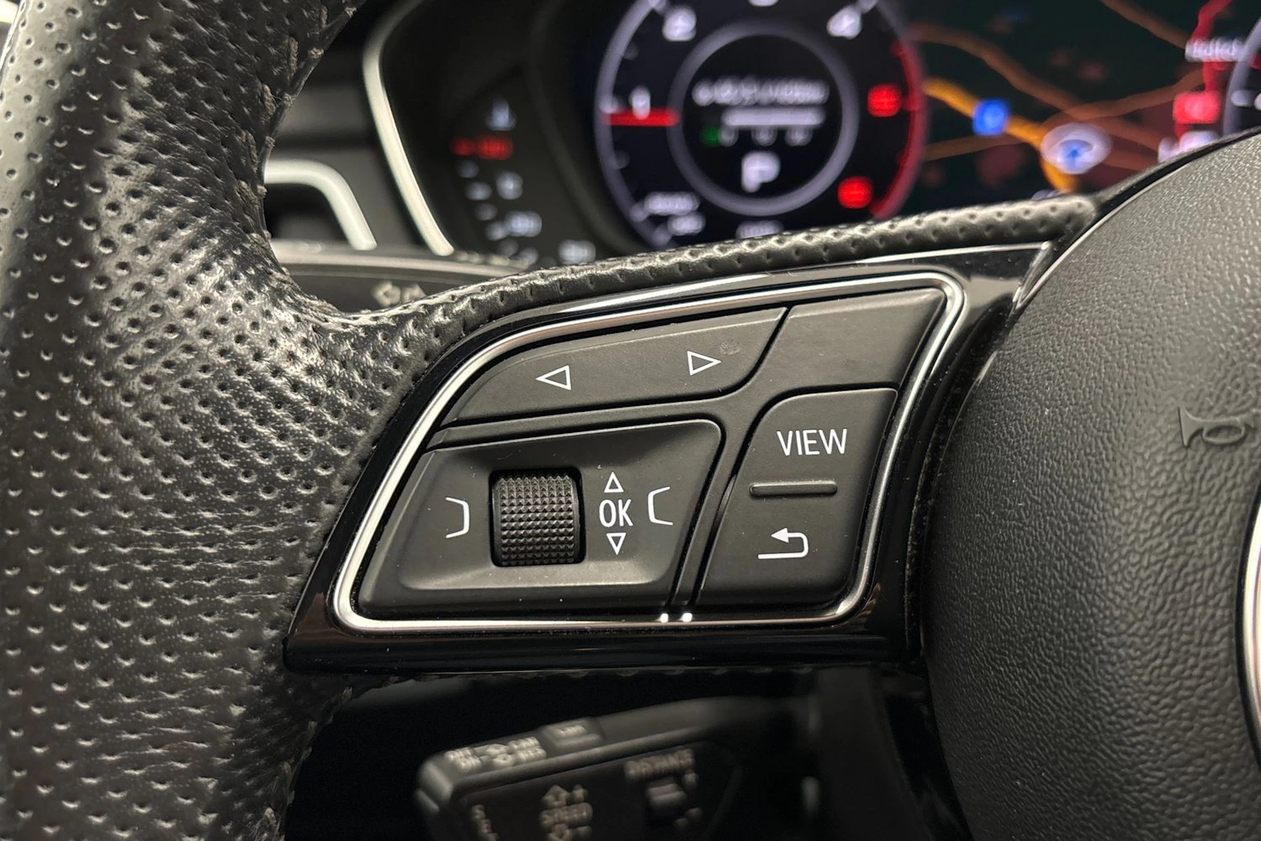 harmaa Audi A4 2018 kuva 17.
