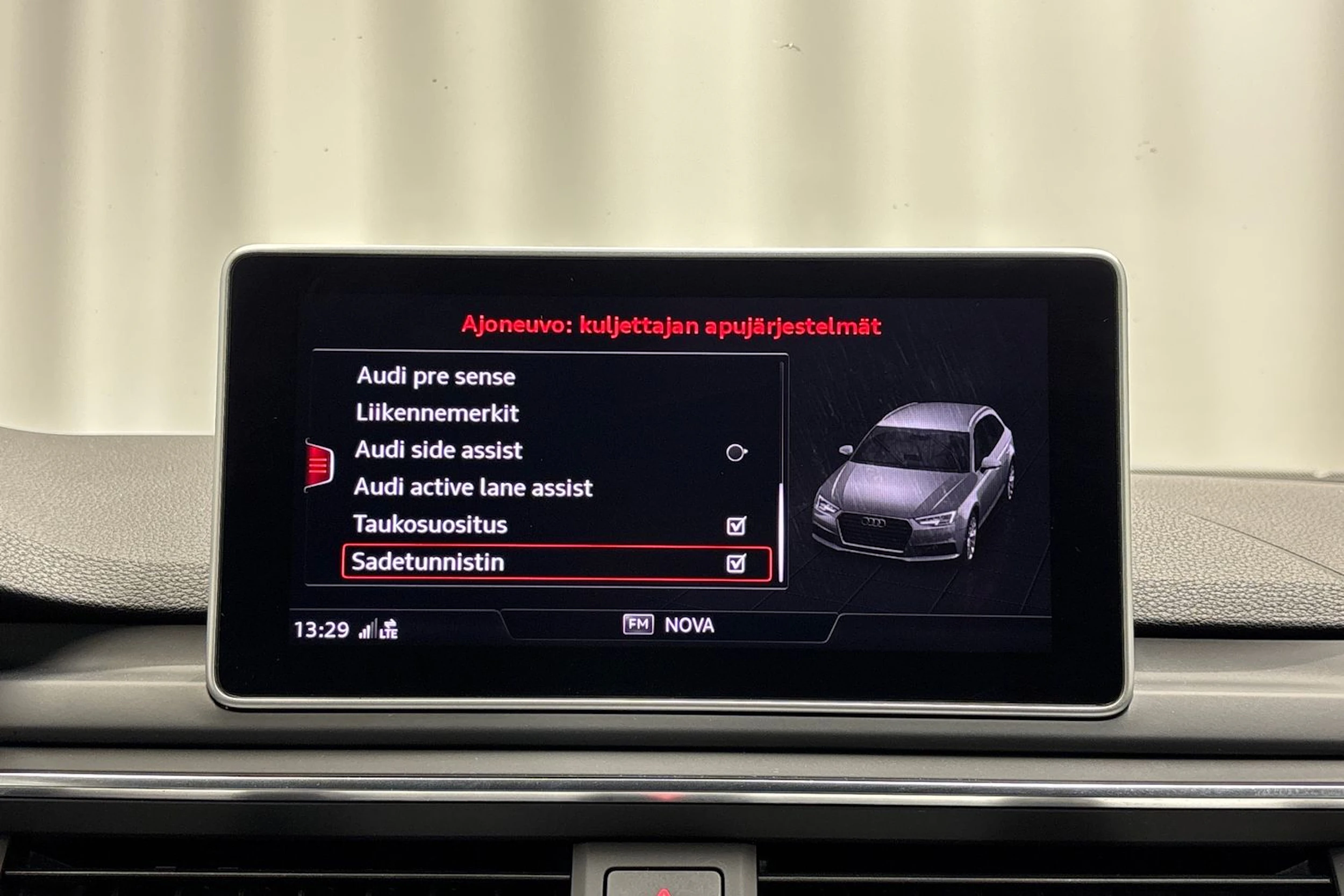 harmaa Audi A4 2018 kuva 24.