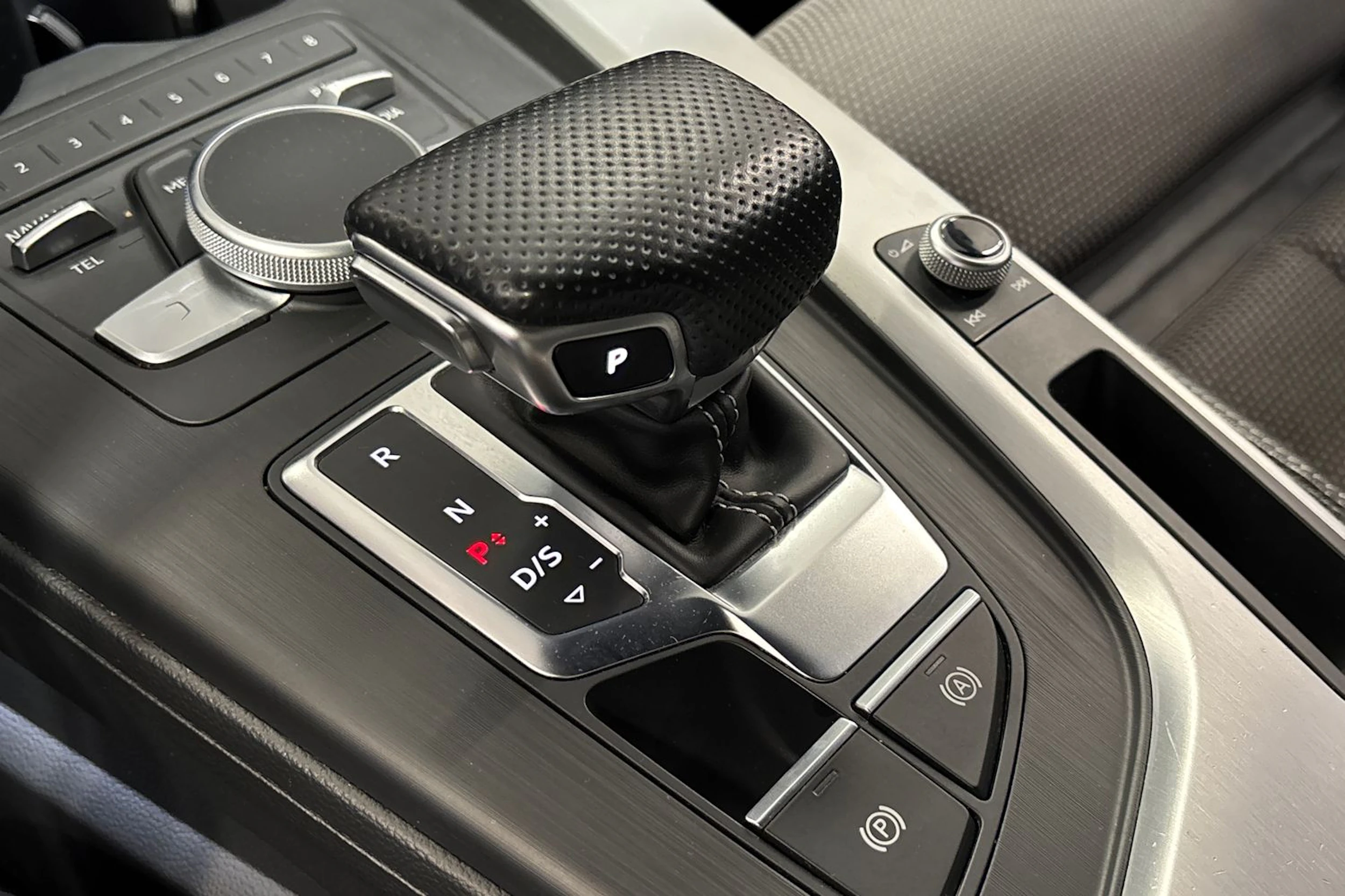 harmaa Audi A4 2018 kuva 25.