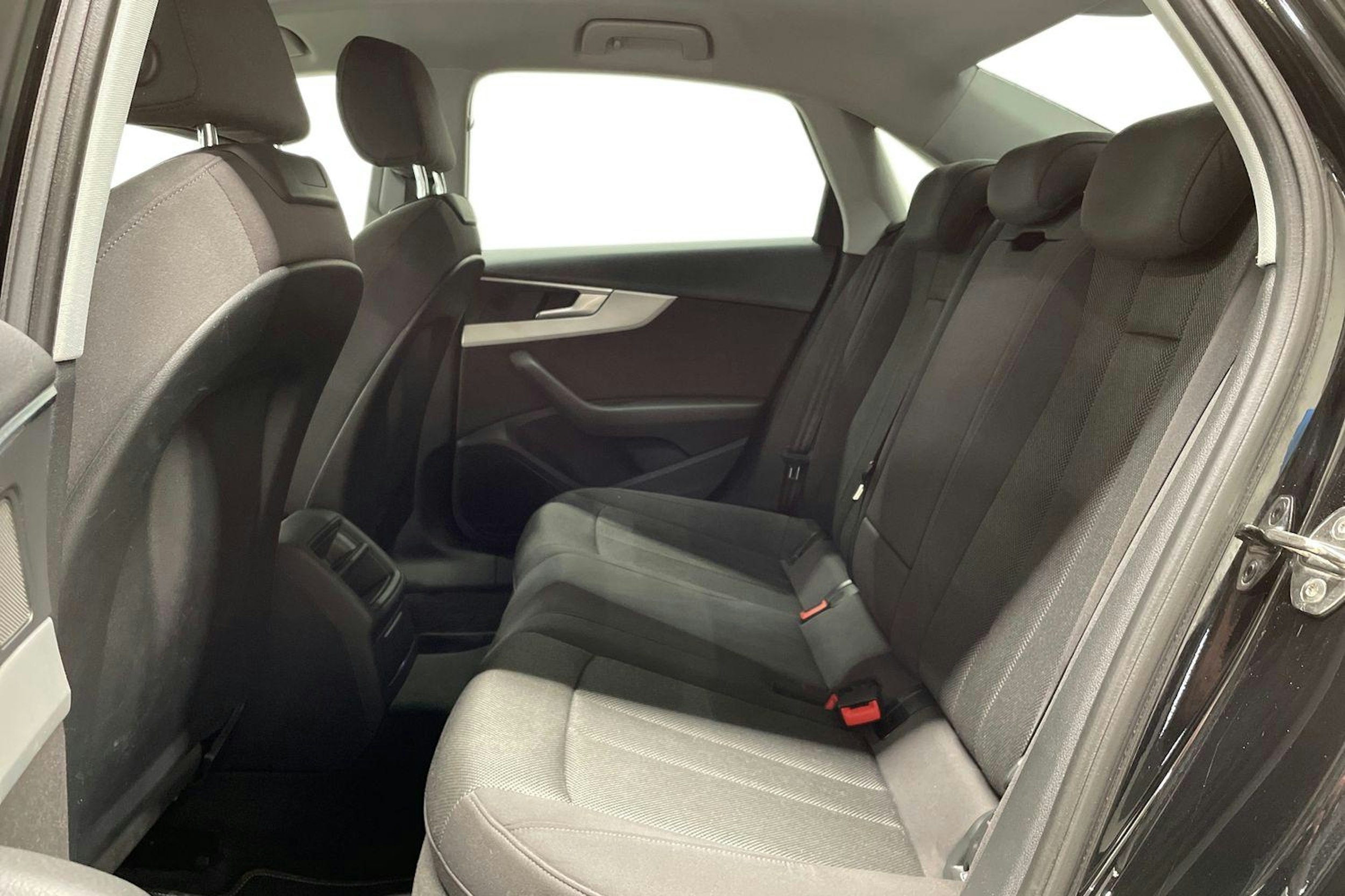 musta Audi A4 2017 kuva 10.