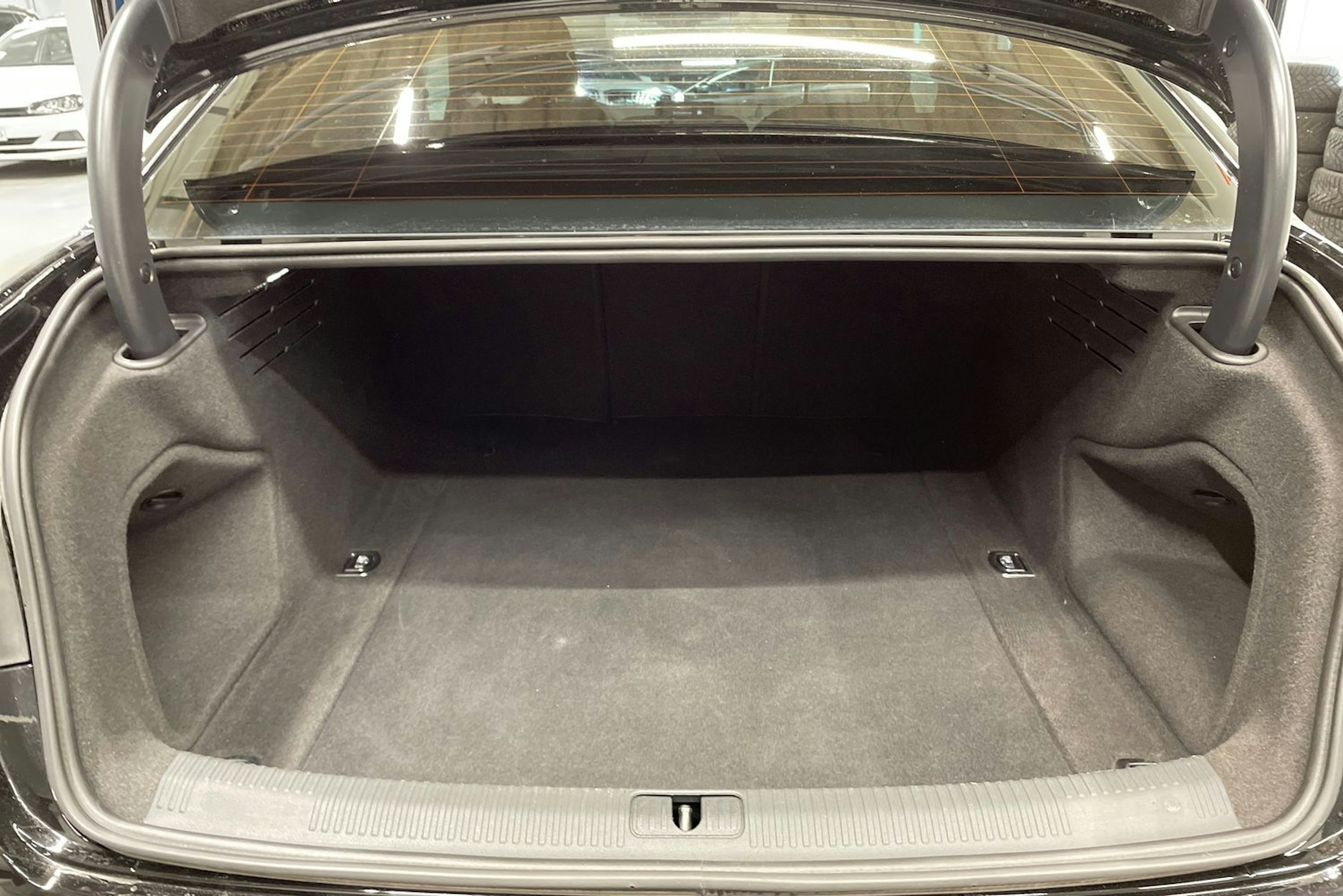 musta Audi A4 2017 kuva 15.