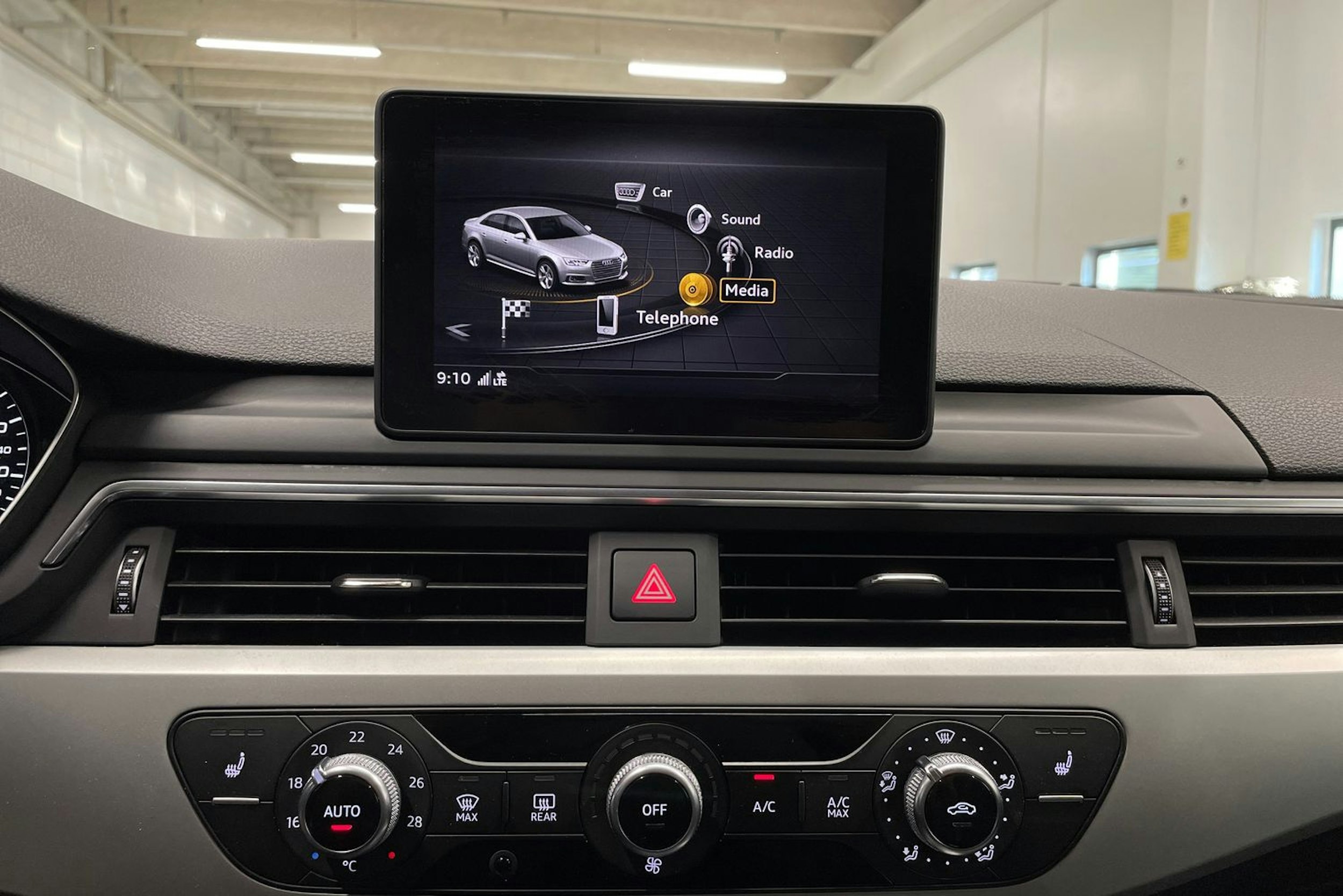 musta Audi A4 2017 kuva 17.