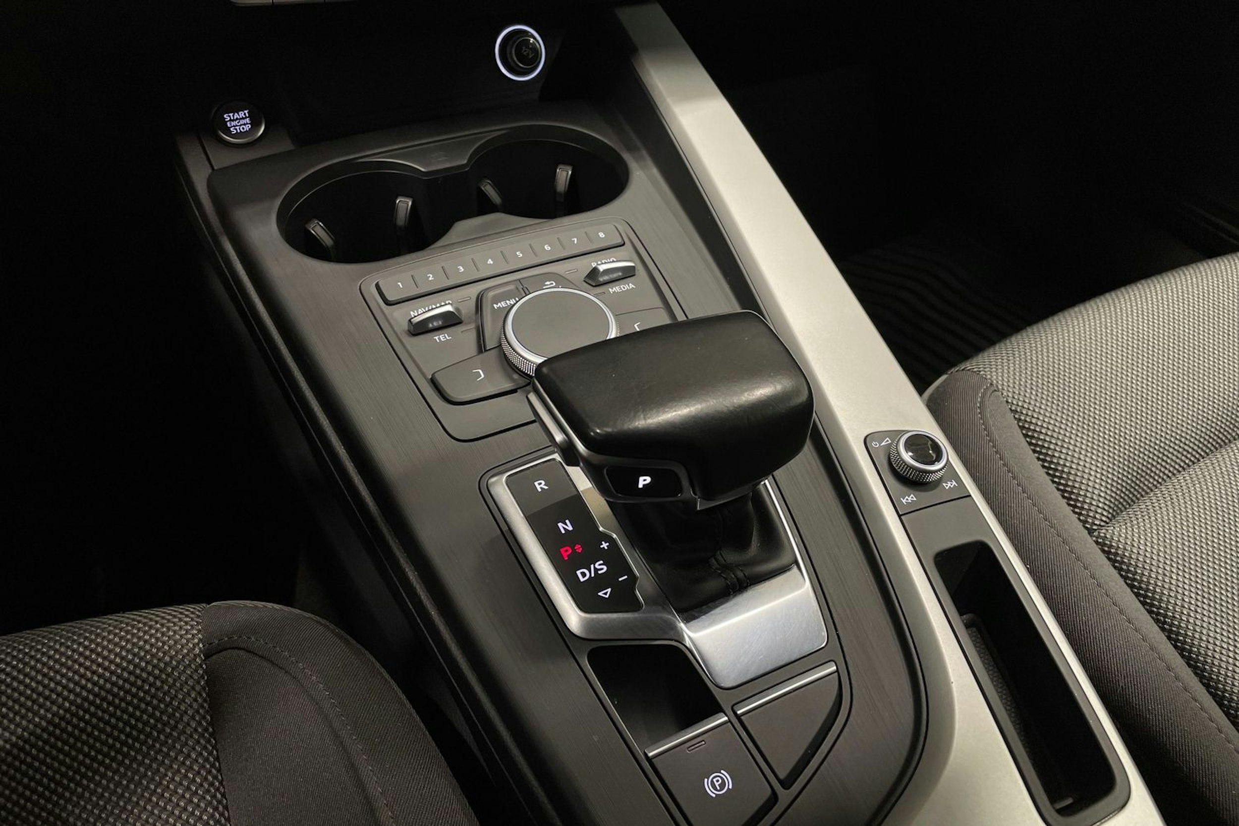 musta Audi A4 2017 kuva 22.