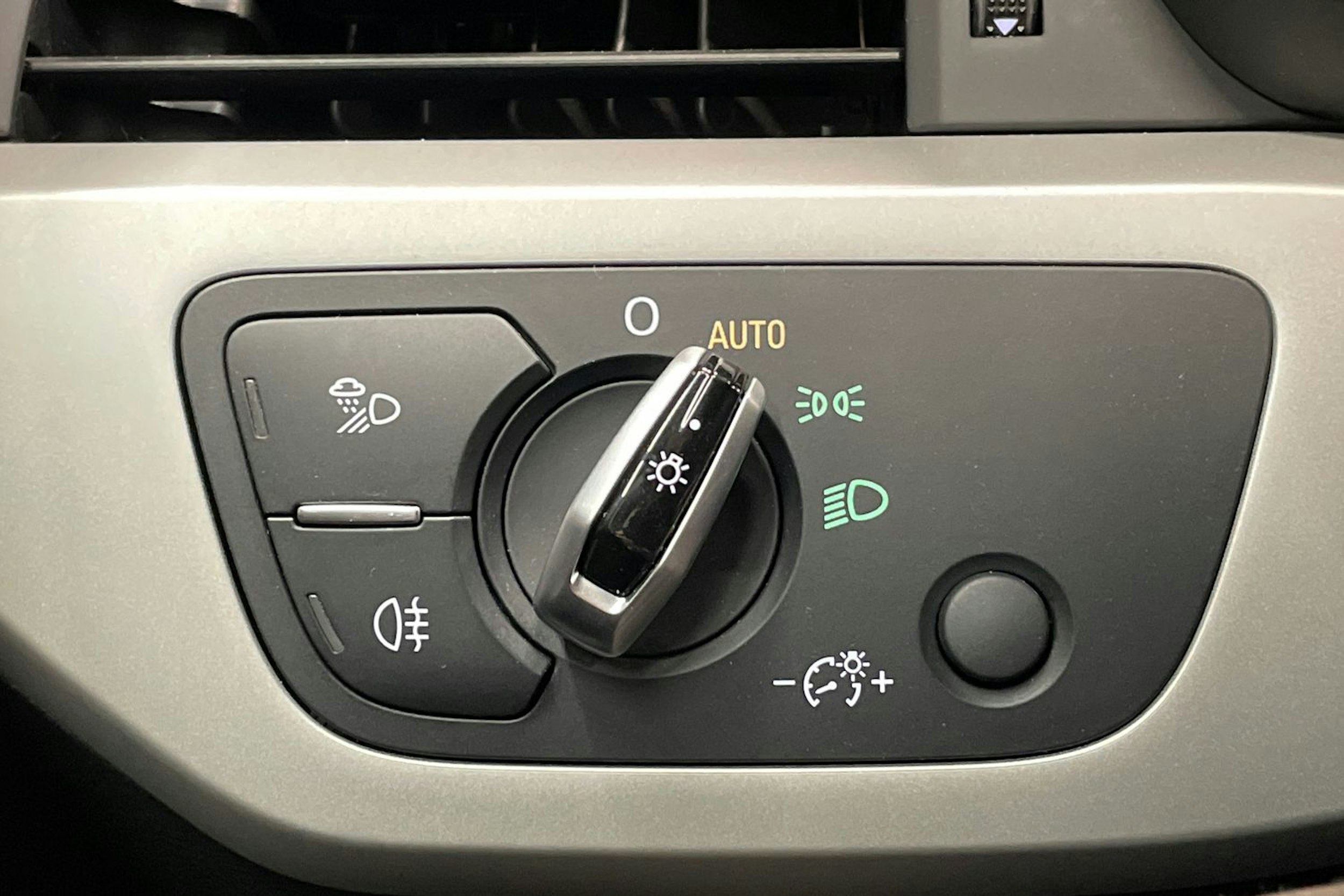 musta Audi A4 2017 kuva 23.