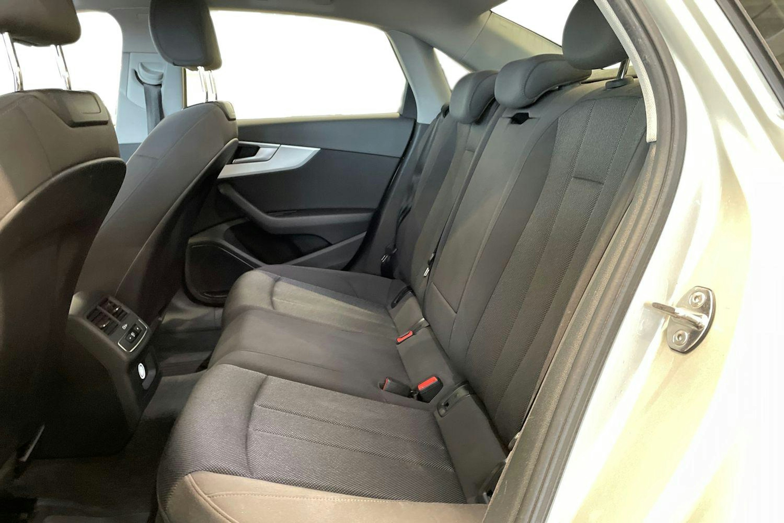 met. hopea Audi A4 2017 kuva 10.