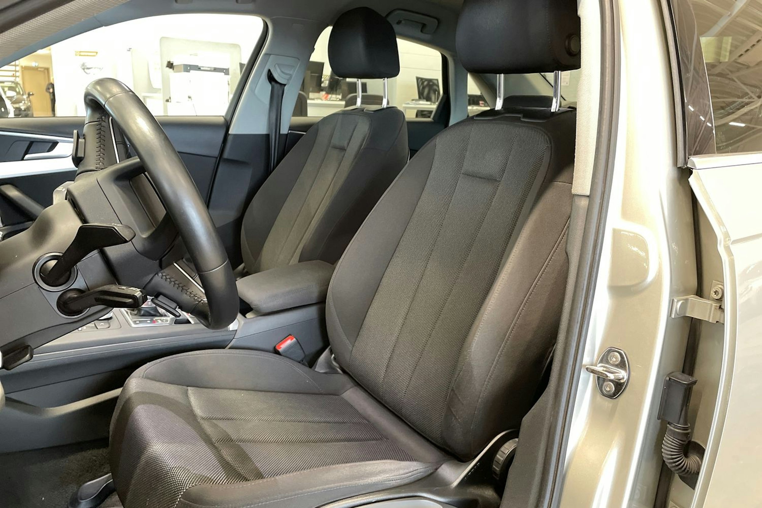 met. hopea Audi A4 2017 kuva 14.