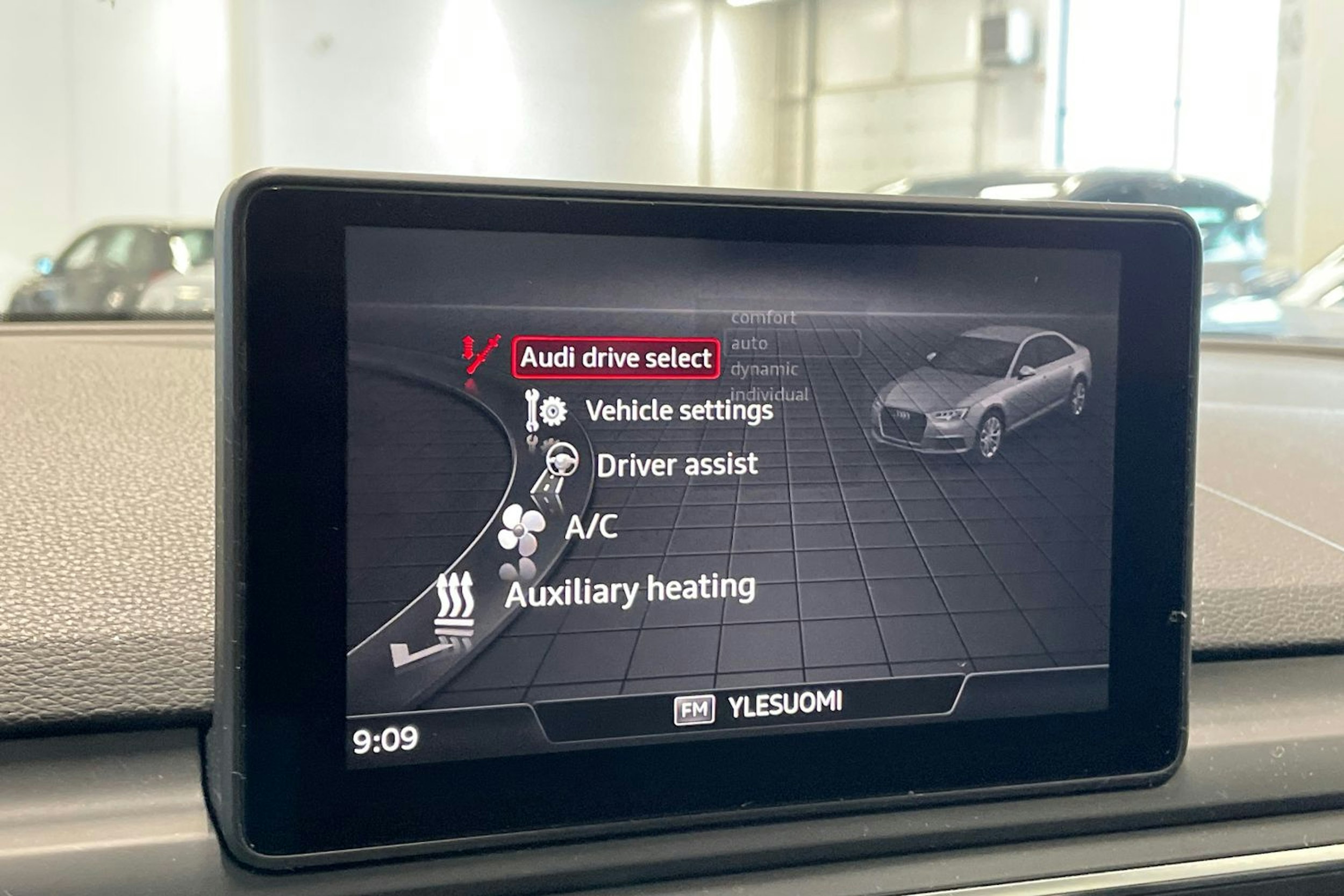 met. hopea Audi A4 2017 kuva 24.