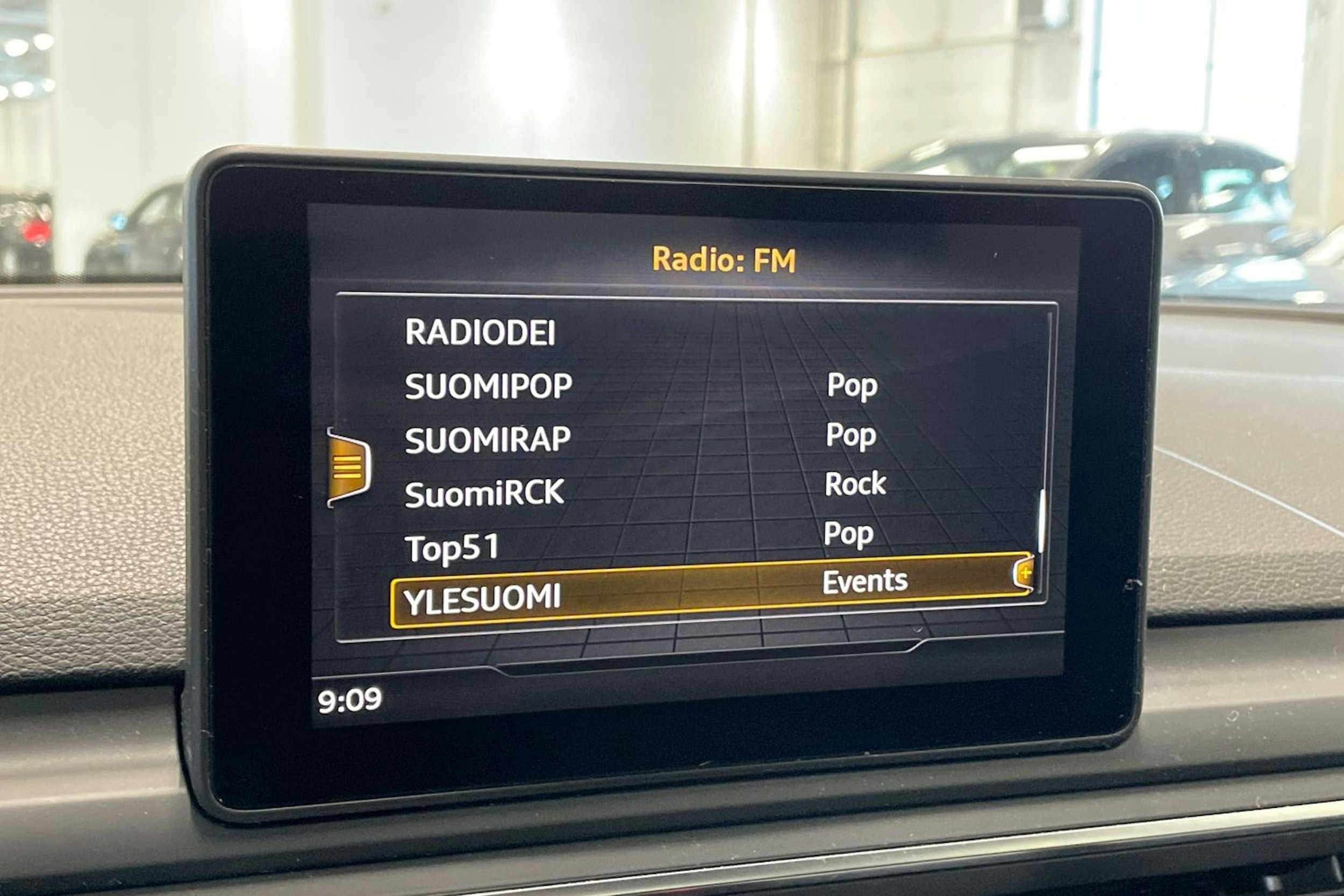 met. hopea Audi A4 2017 kuva 27.