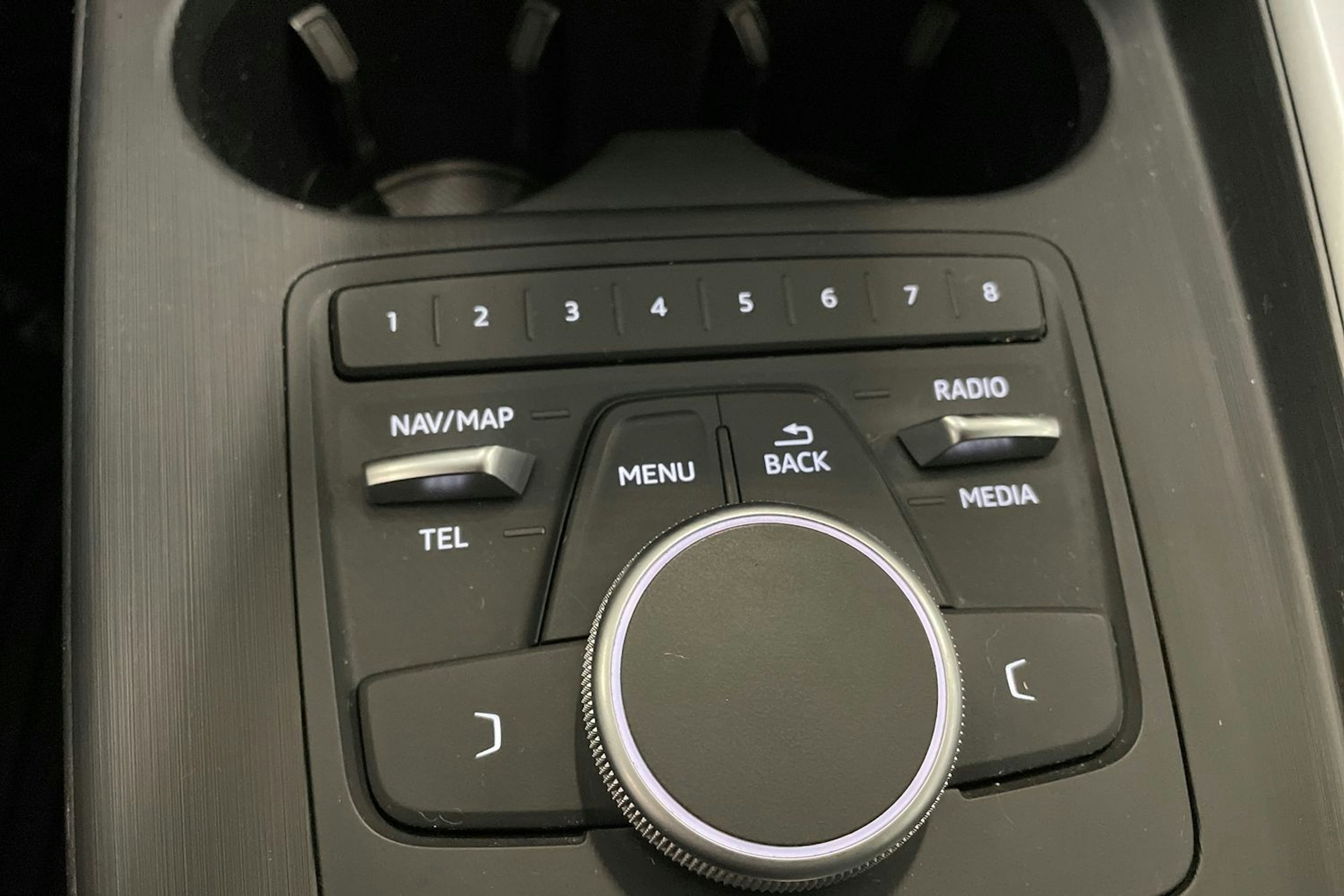 met. hopea Audi A4 2017 kuva 32.