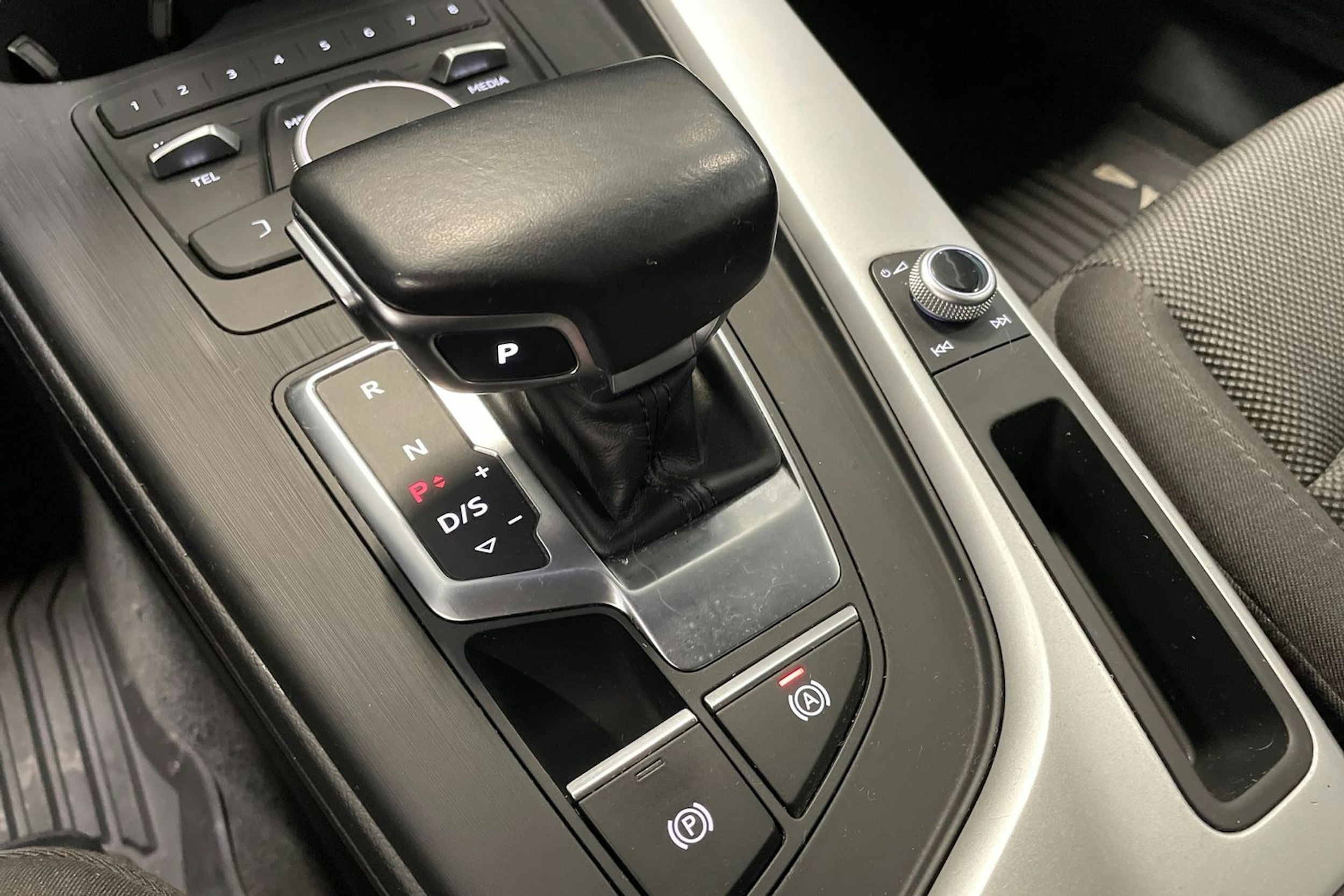 met. hopea Audi A4 2017 kuva 33.