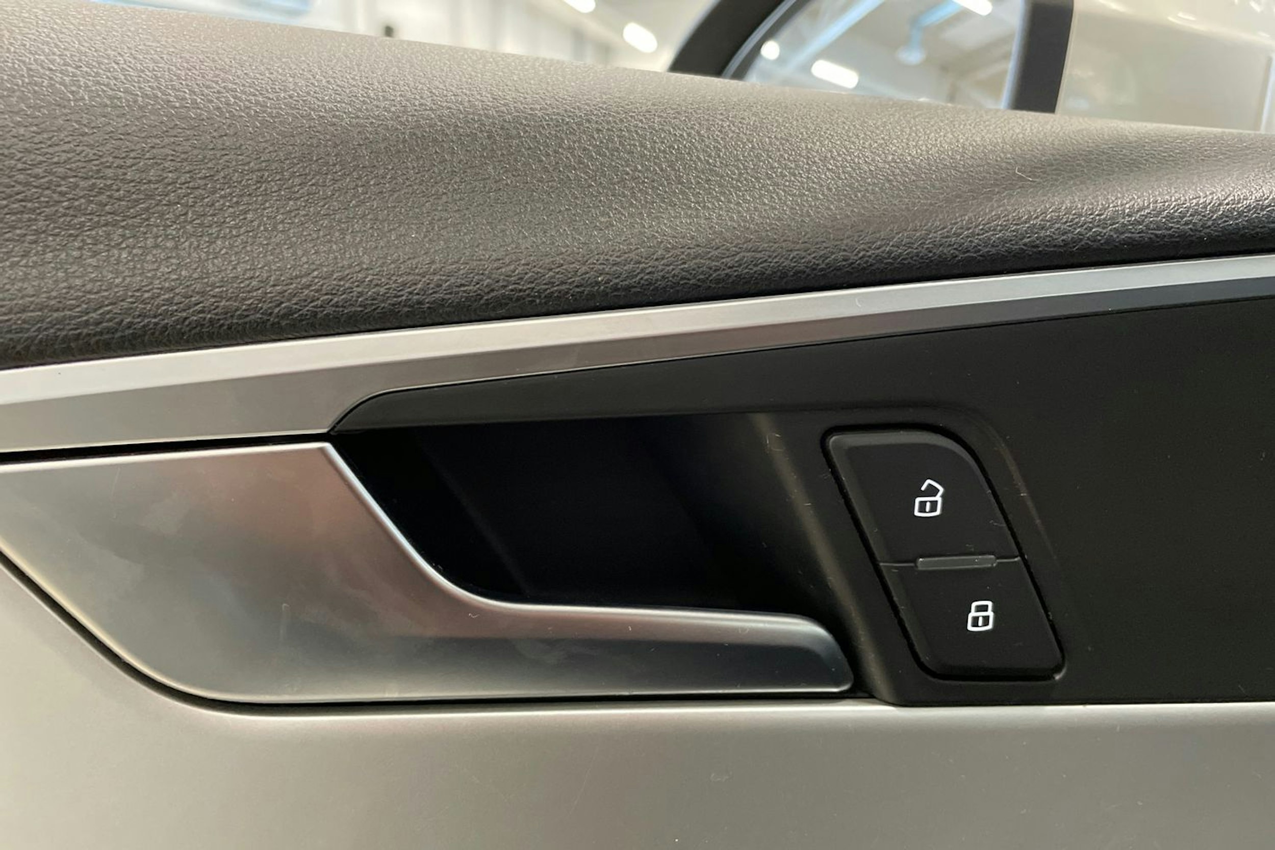 met. hopea Audi A4 2017 kuva 36.