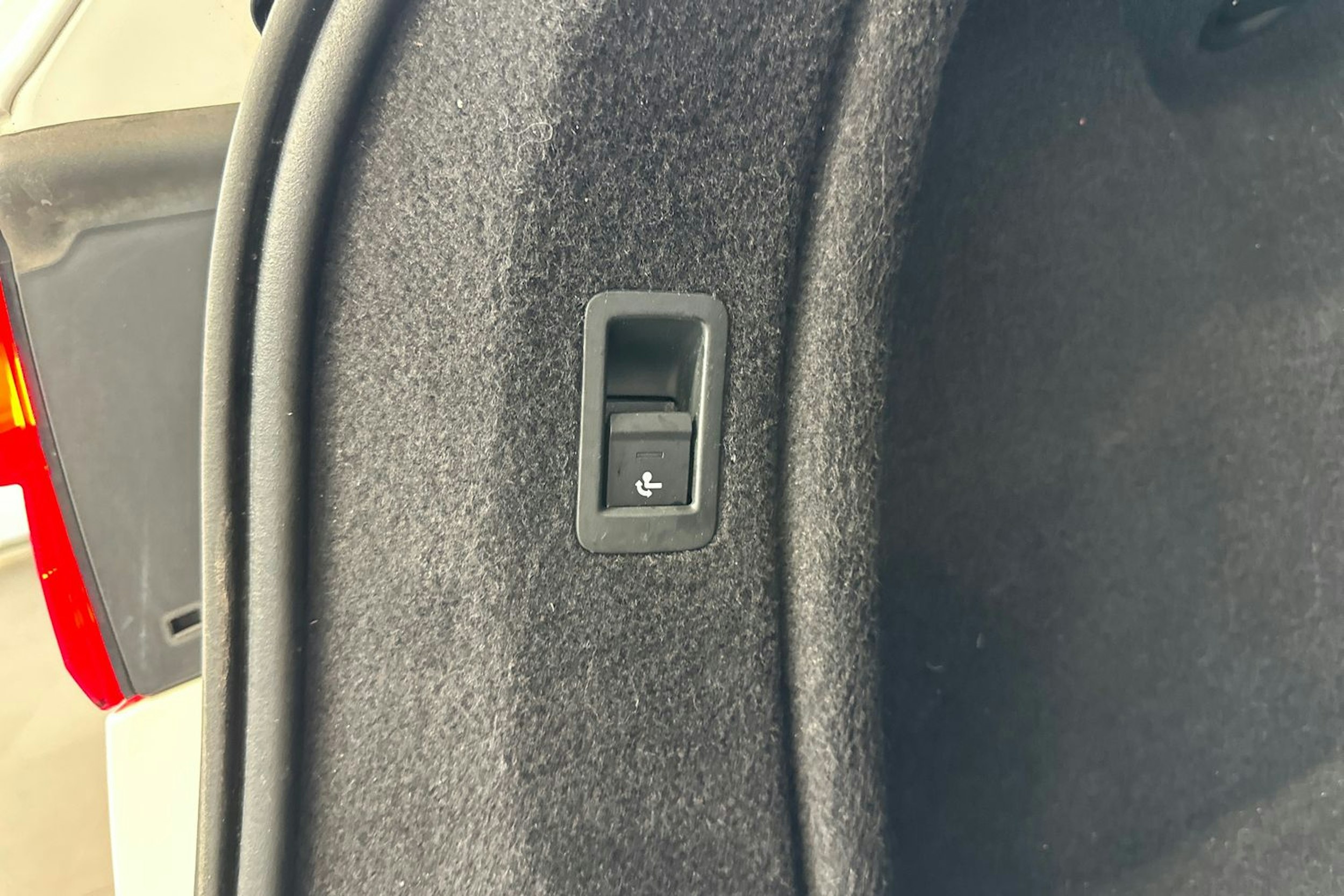 valkoinen Audi A4 2017 kuva 17.