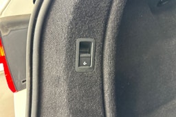 valkoinen Audi A4 2017 kuva 17.