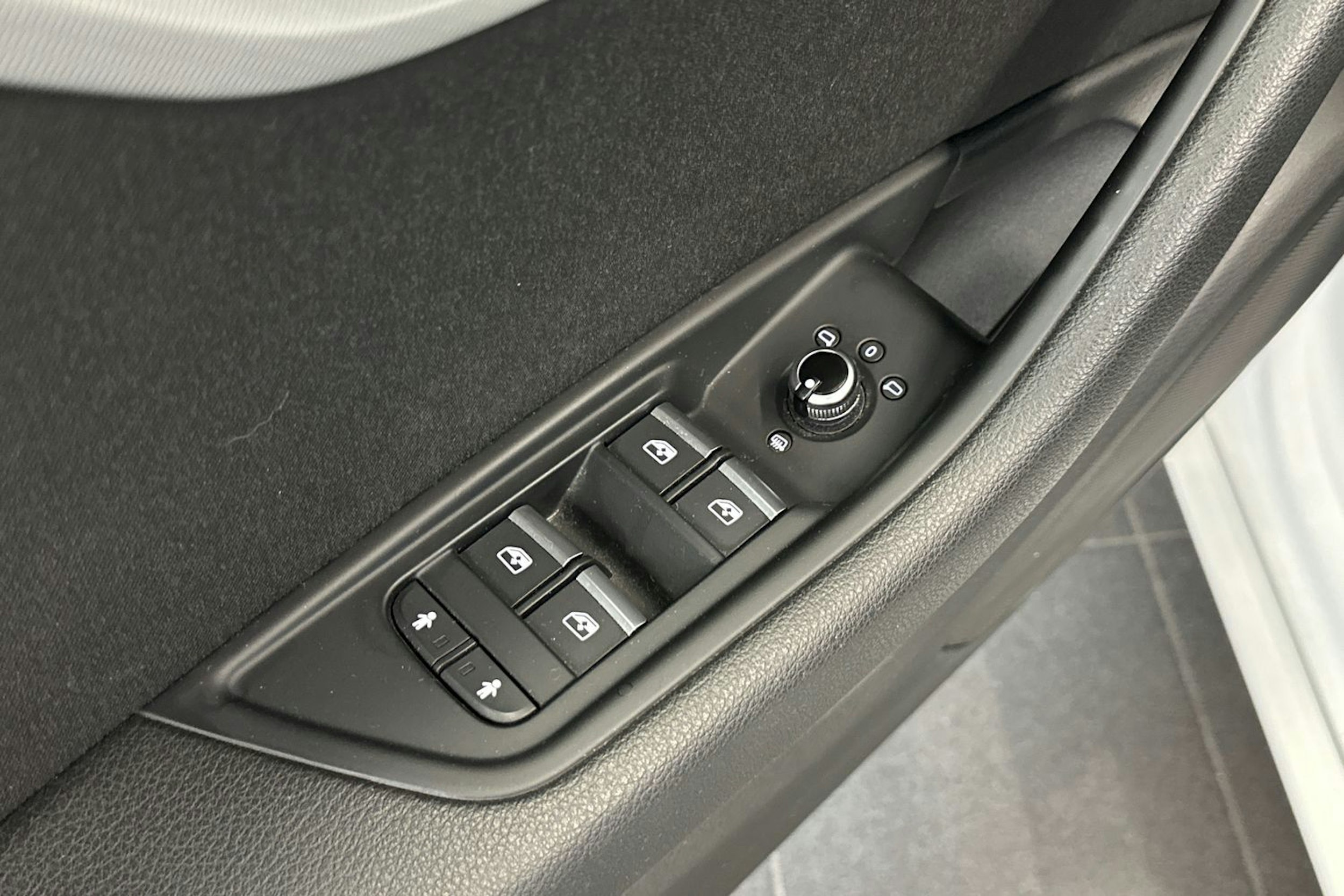 valkoinen Audi A4 2017 kuva 19.