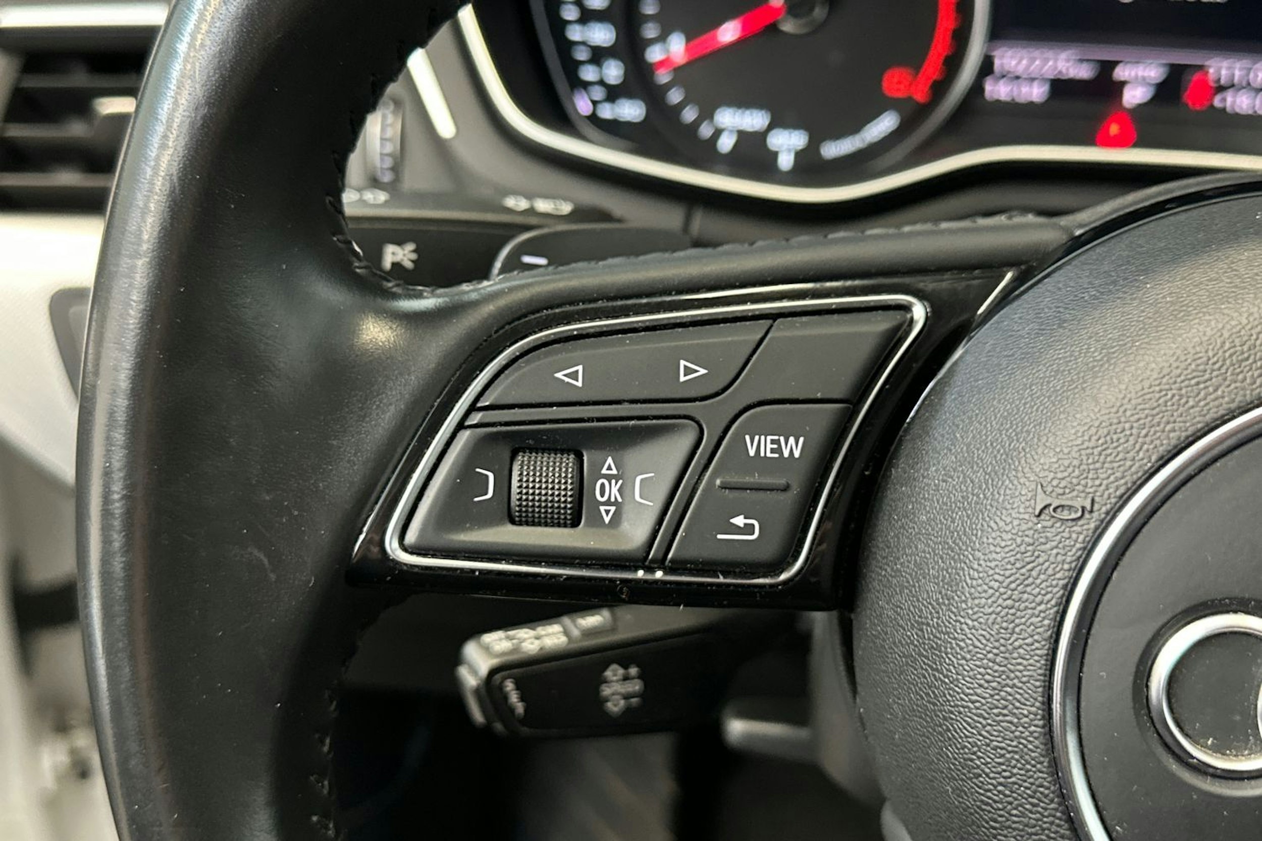 valkoinen Audi A4 2017 kuva 21.
