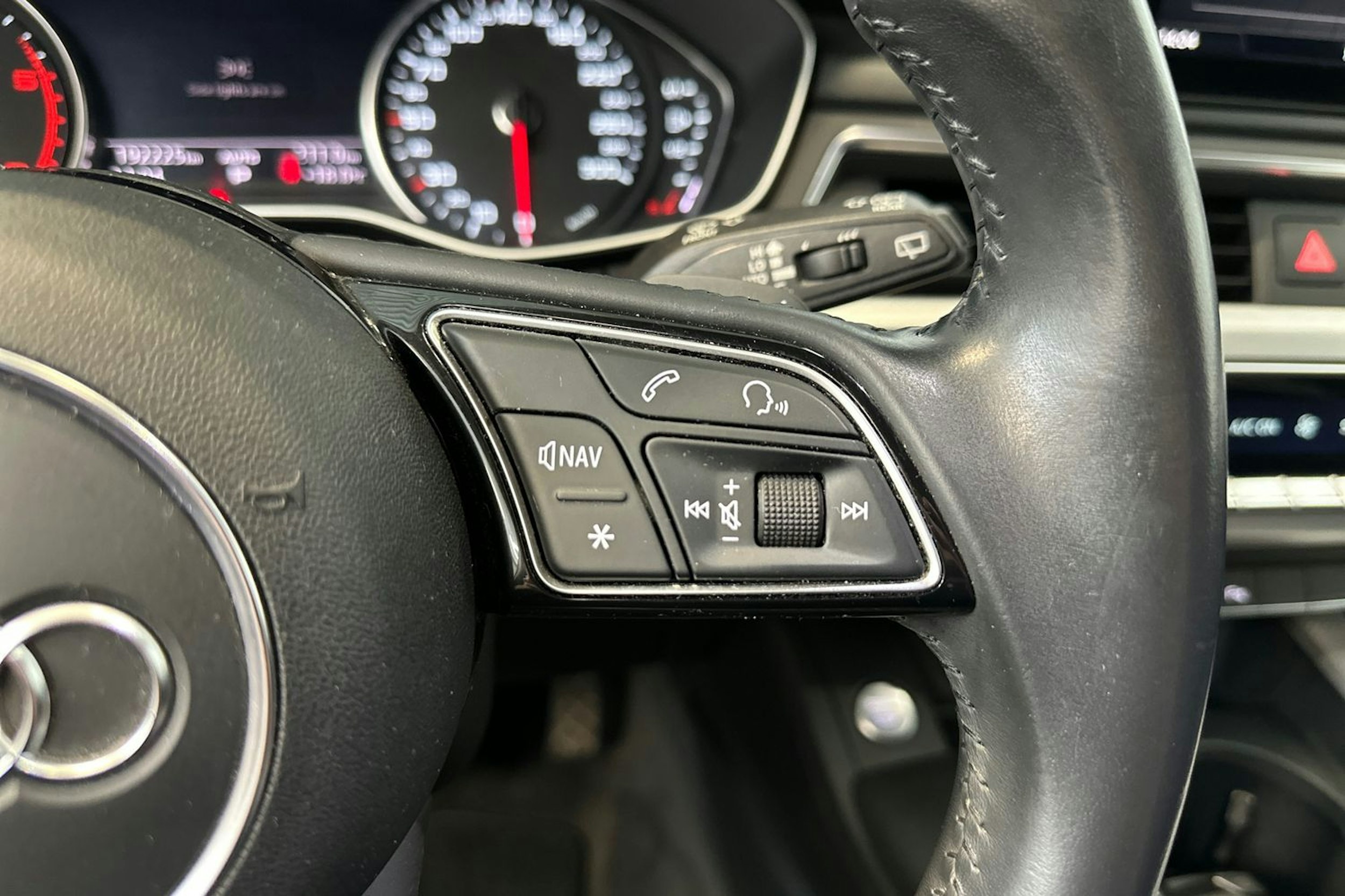 valkoinen Audi A4 2017 kuva 22.