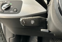 valkoinen Audi A4 2017 kuva 23.