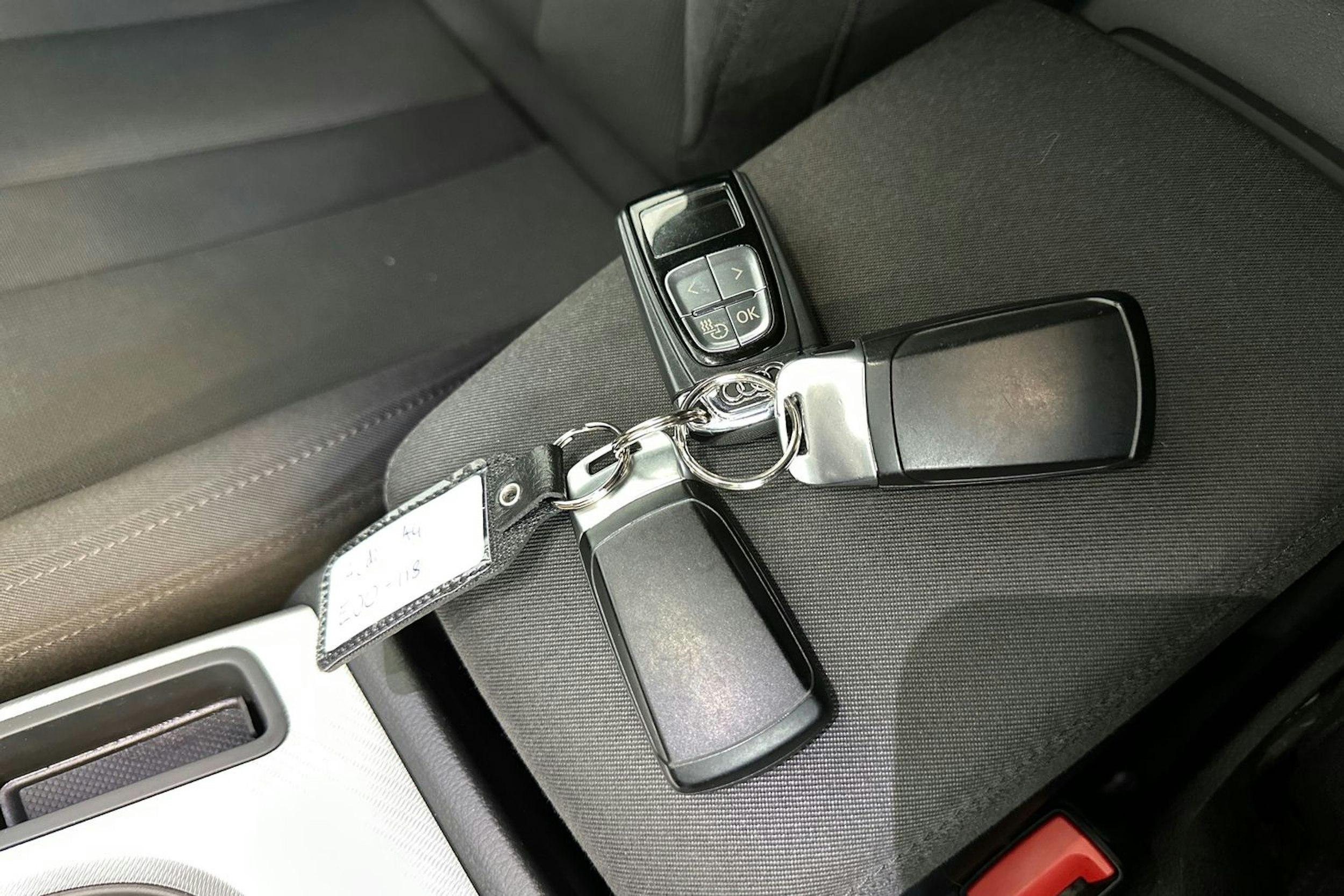 valkoinen Audi A4 2017 kuva 29.