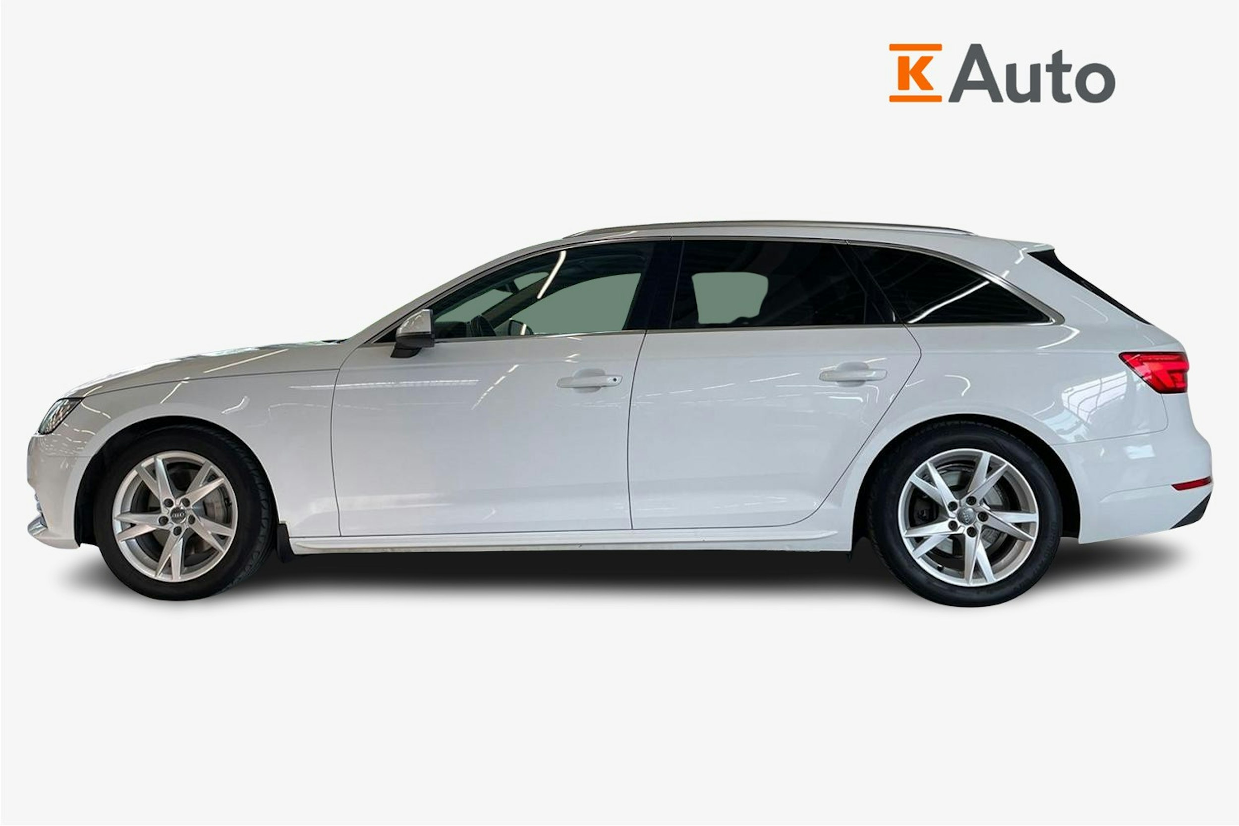 Valkoinen Audi A4 2017 kuva 6.