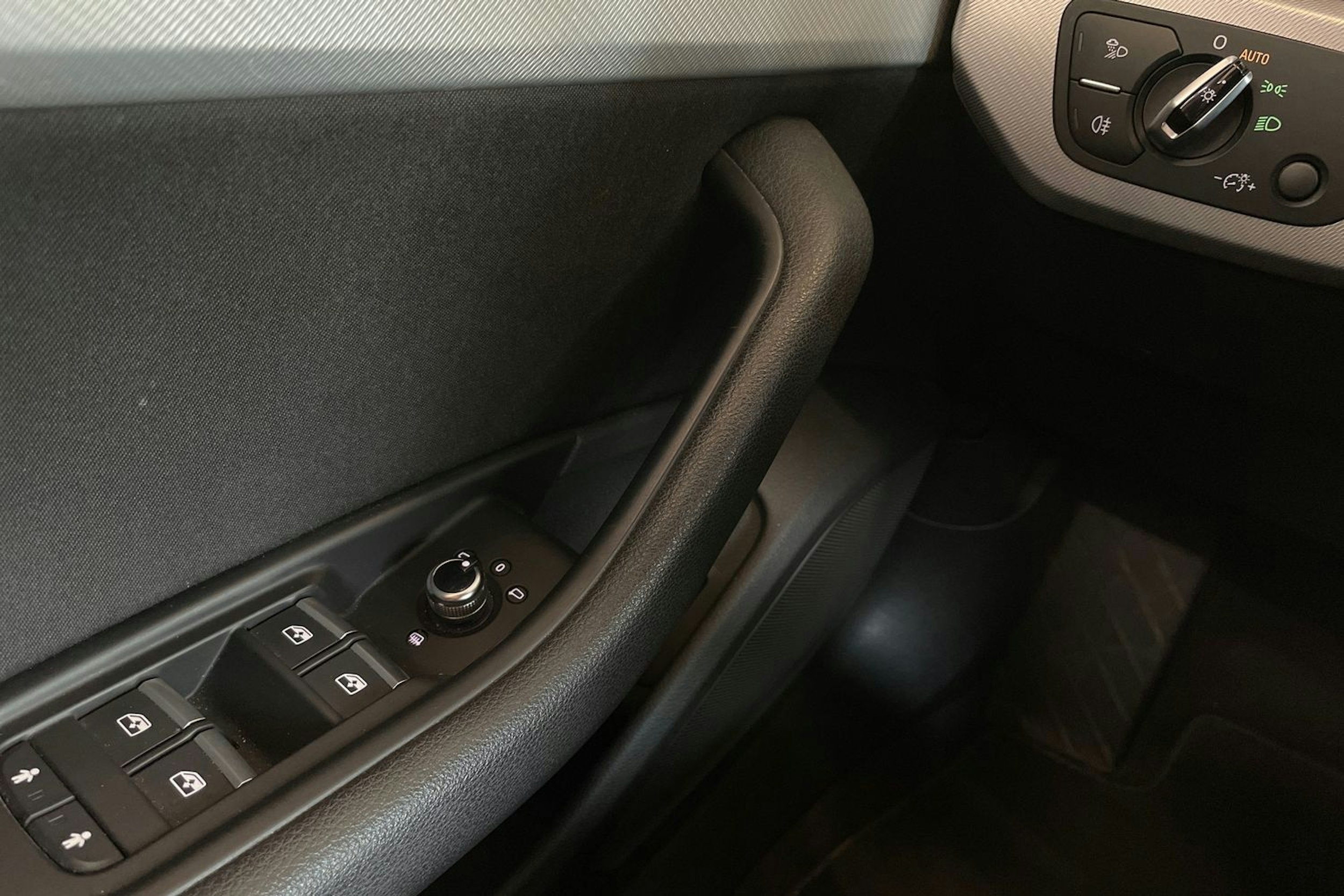 Valkoinen Audi A4 2017 kuva 20.