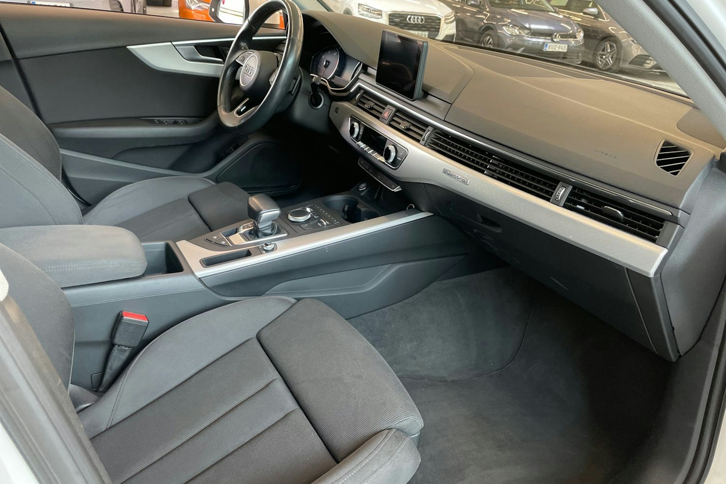 Valkoinen Audi A4 2017 kuva 27.