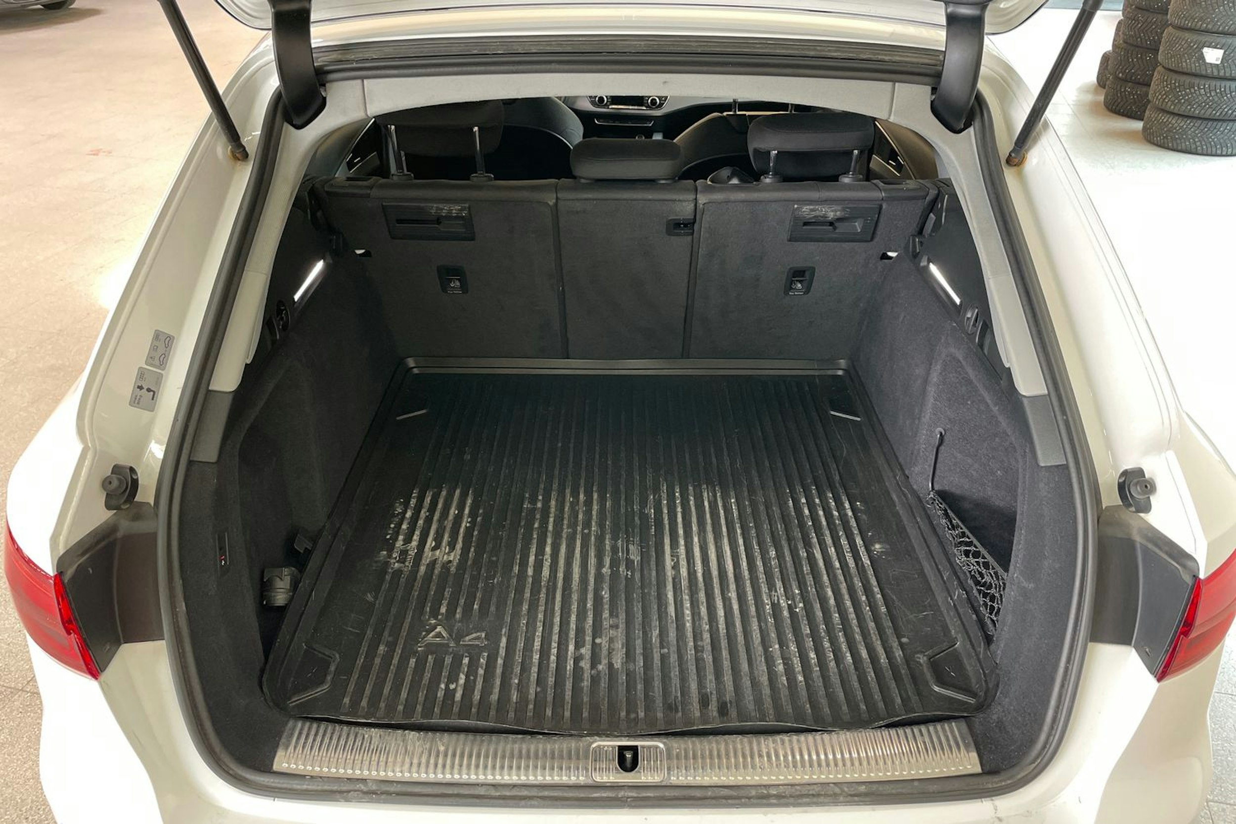 Valkoinen Audi A4 2017 kuva 29.