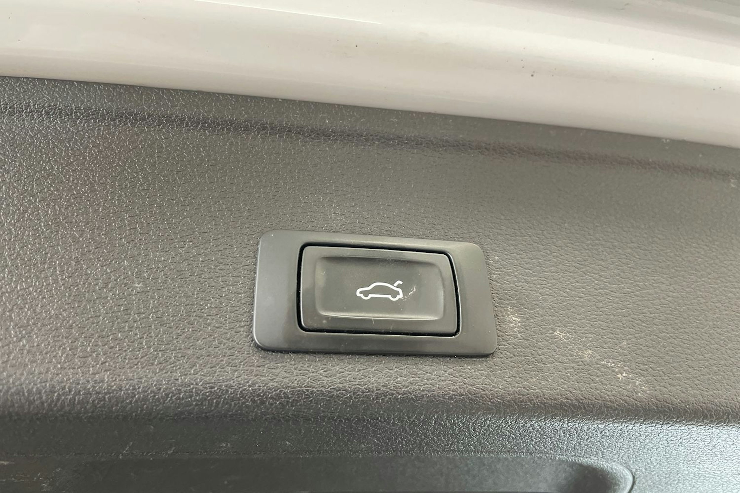 Valkoinen Audi A4 2017 kuva 30.