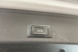Valkoinen Audi A4 2017 kuva 30.