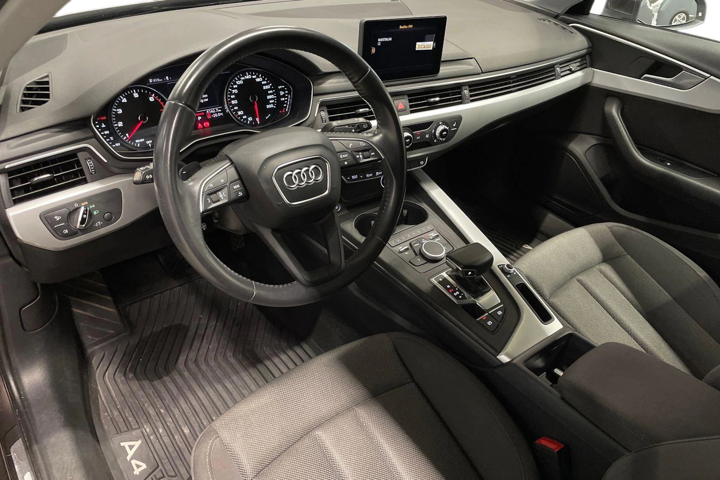 ruskea (beige) Audi A4 2017 kuva 8.