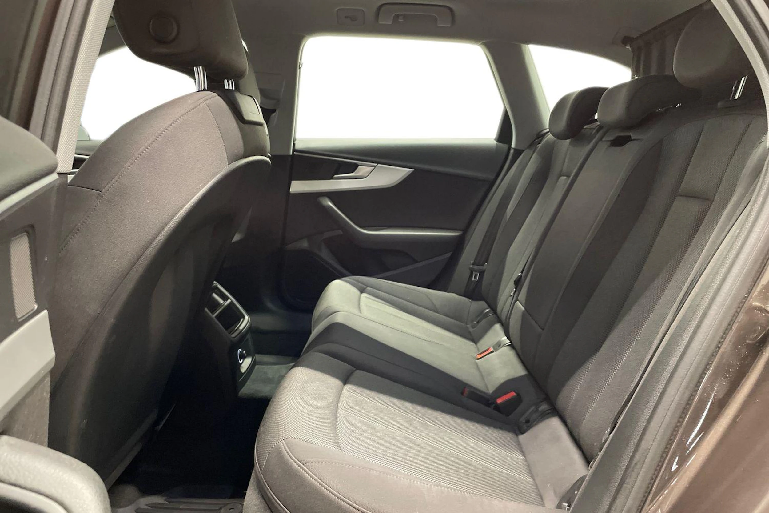 ruskea (beige) Audi A4 2017 kuva 11.