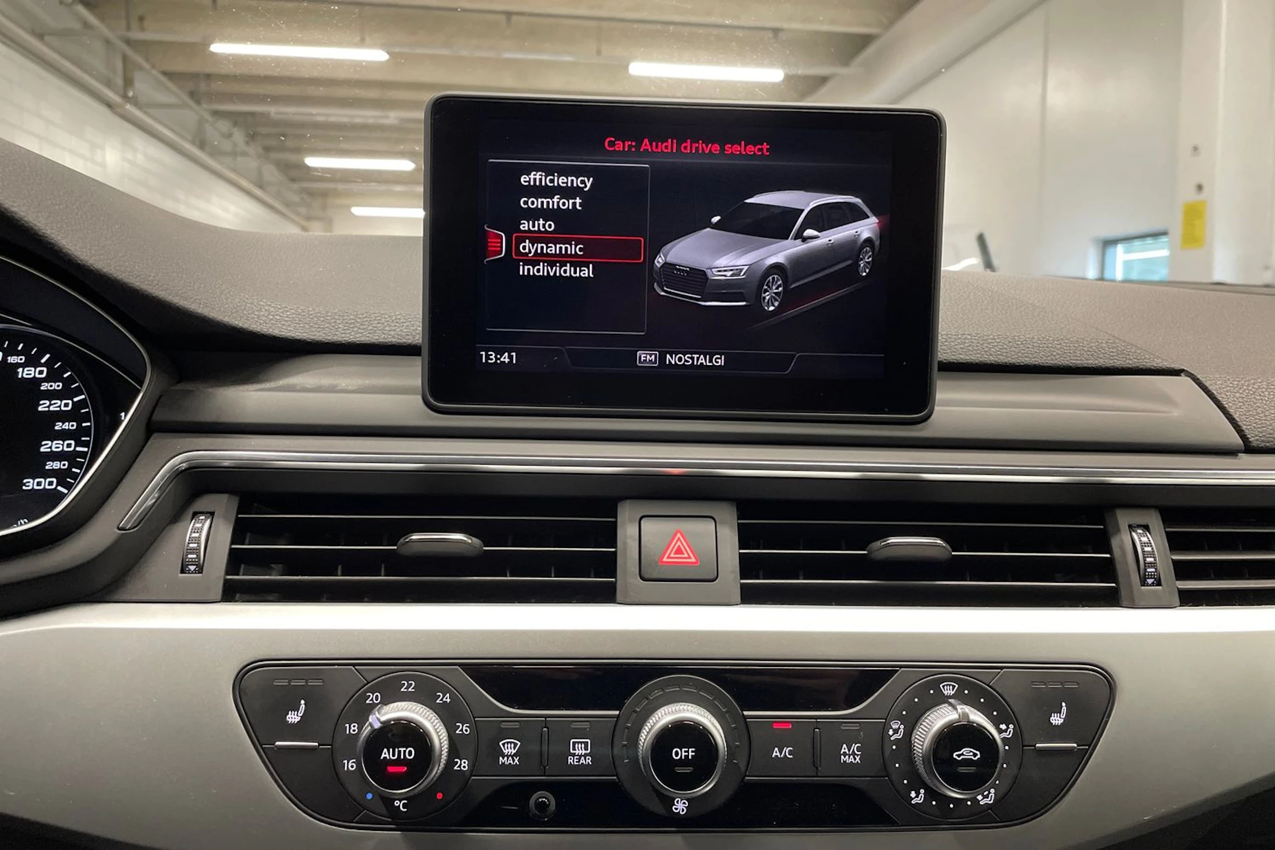 ruskea (beige) Audi A4 2017 kuva 19.