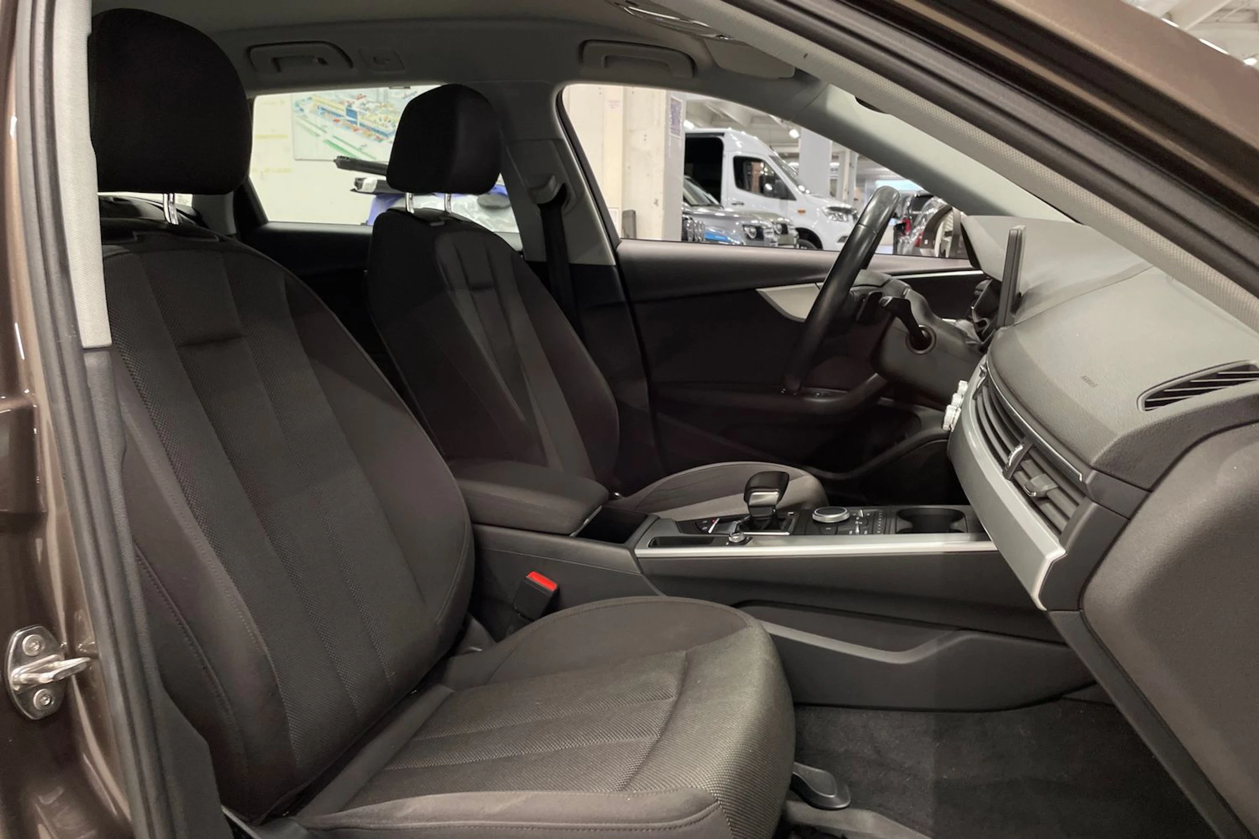 ruskea (beige) Audi A4 2017 kuva 26.