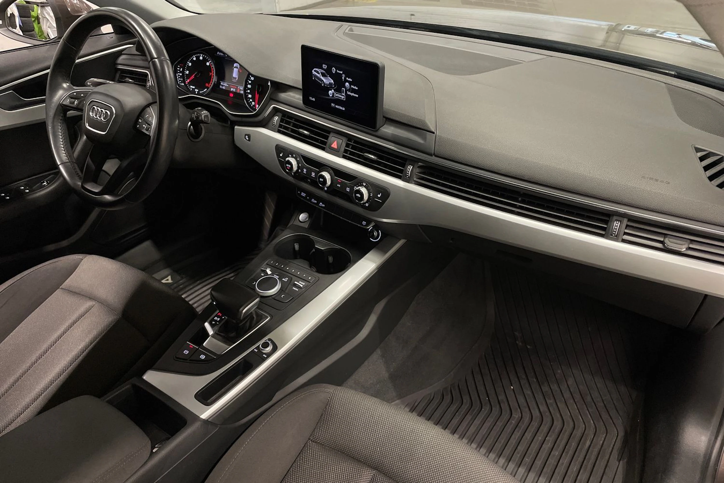 ruskea (beige) Audi A4 2017 kuva 27.