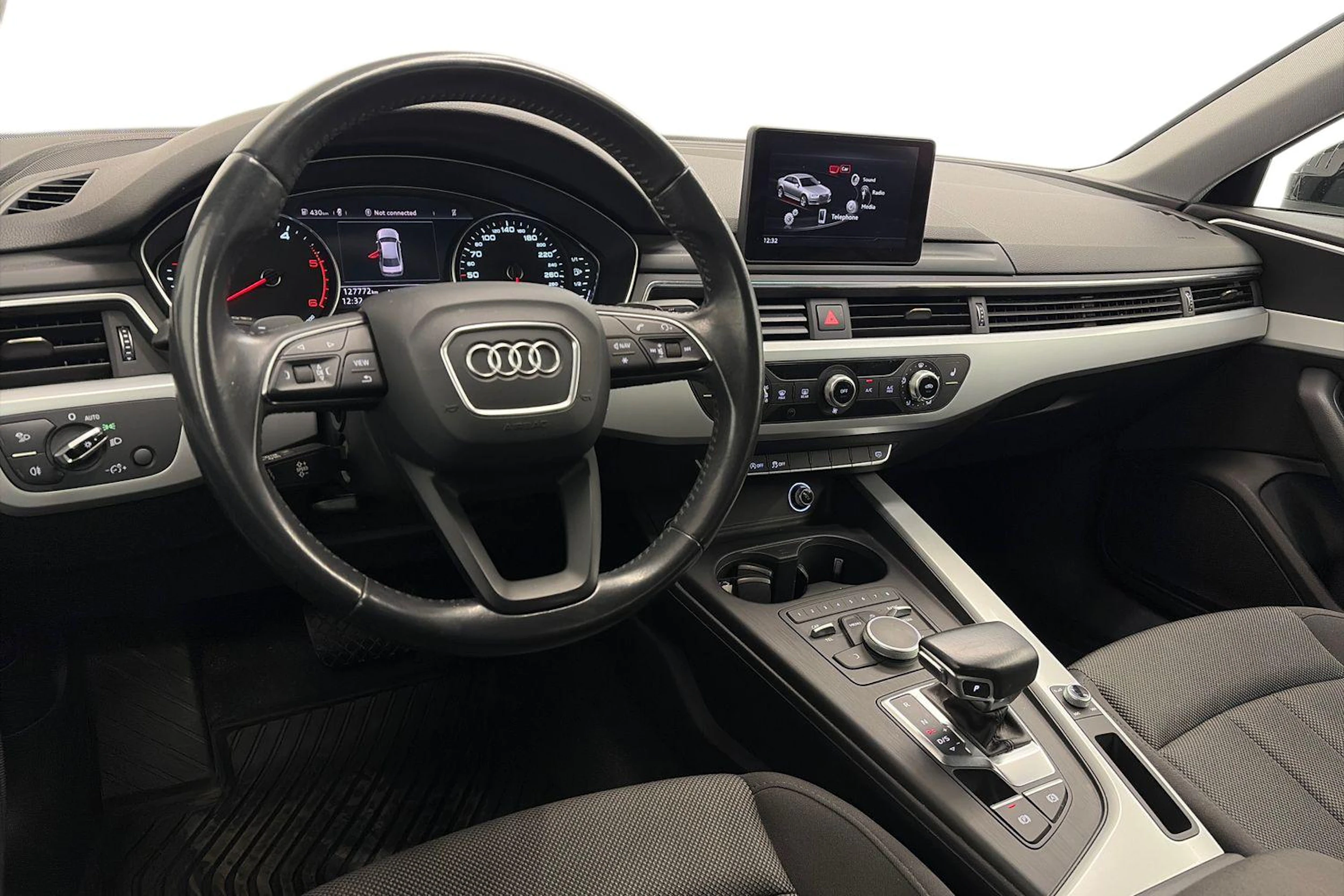 Musta Audi A4 2017 kuva 6.