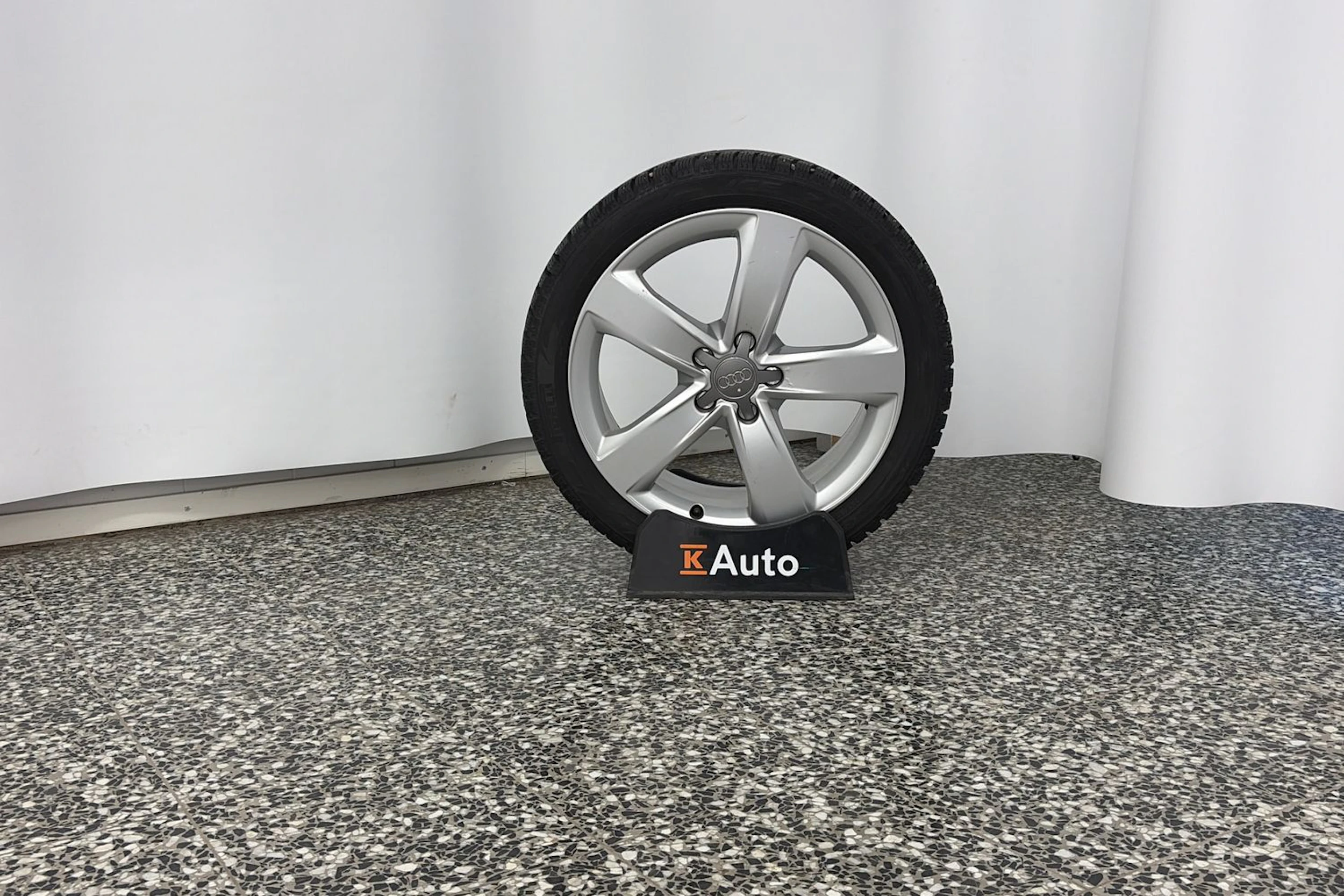 Musta Audi A4 2017 kuva 10.