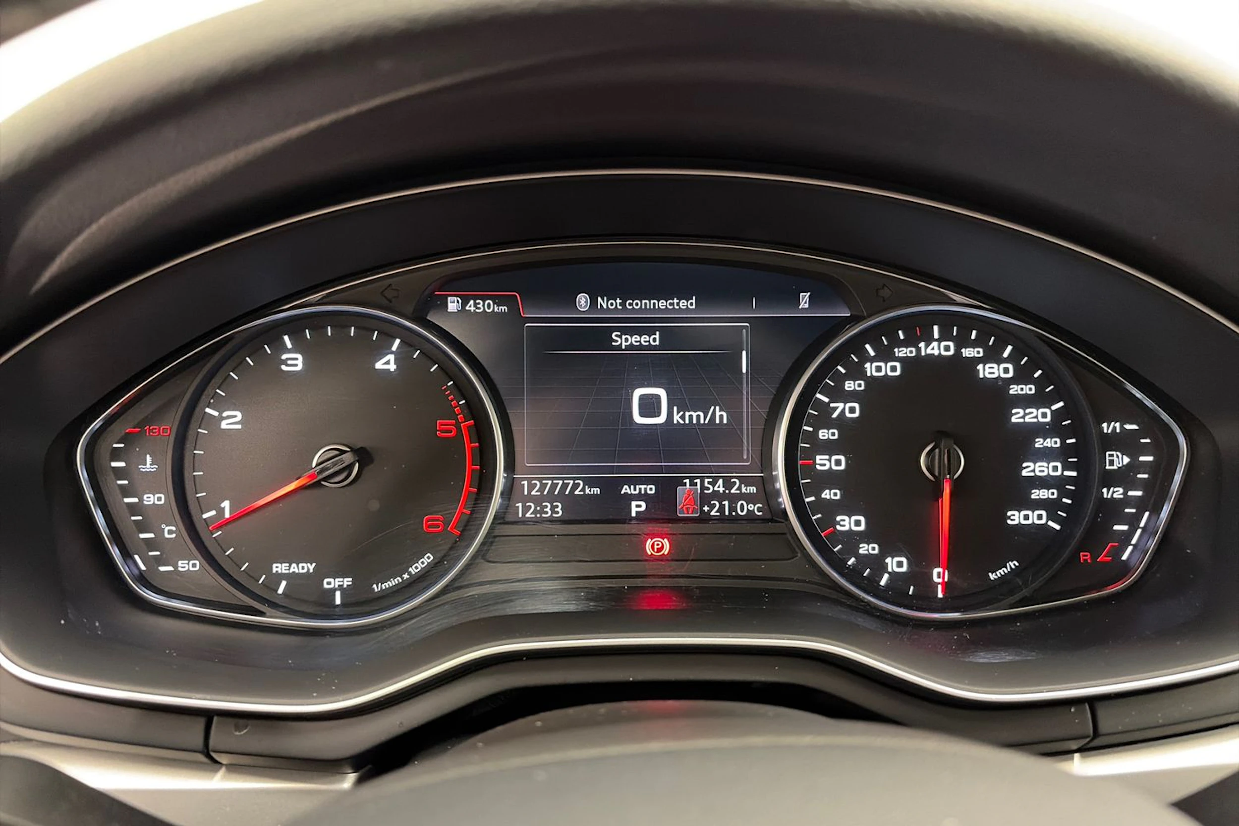 Musta Audi A4 2017 kuva 13.
