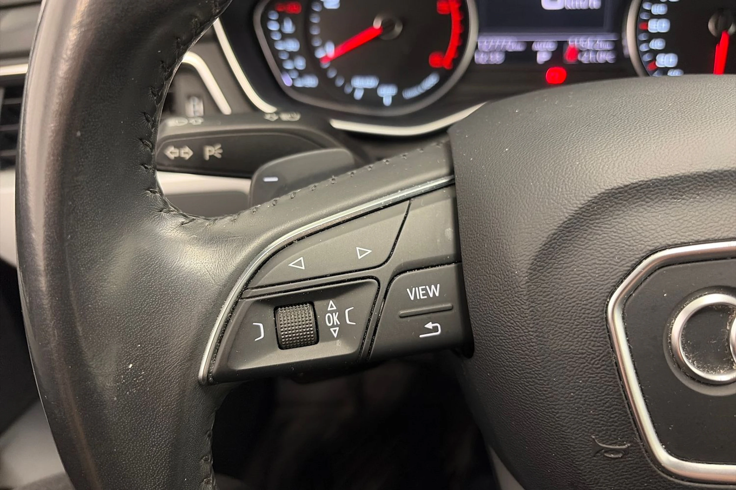 Musta Audi A4 2017 kuva 14.