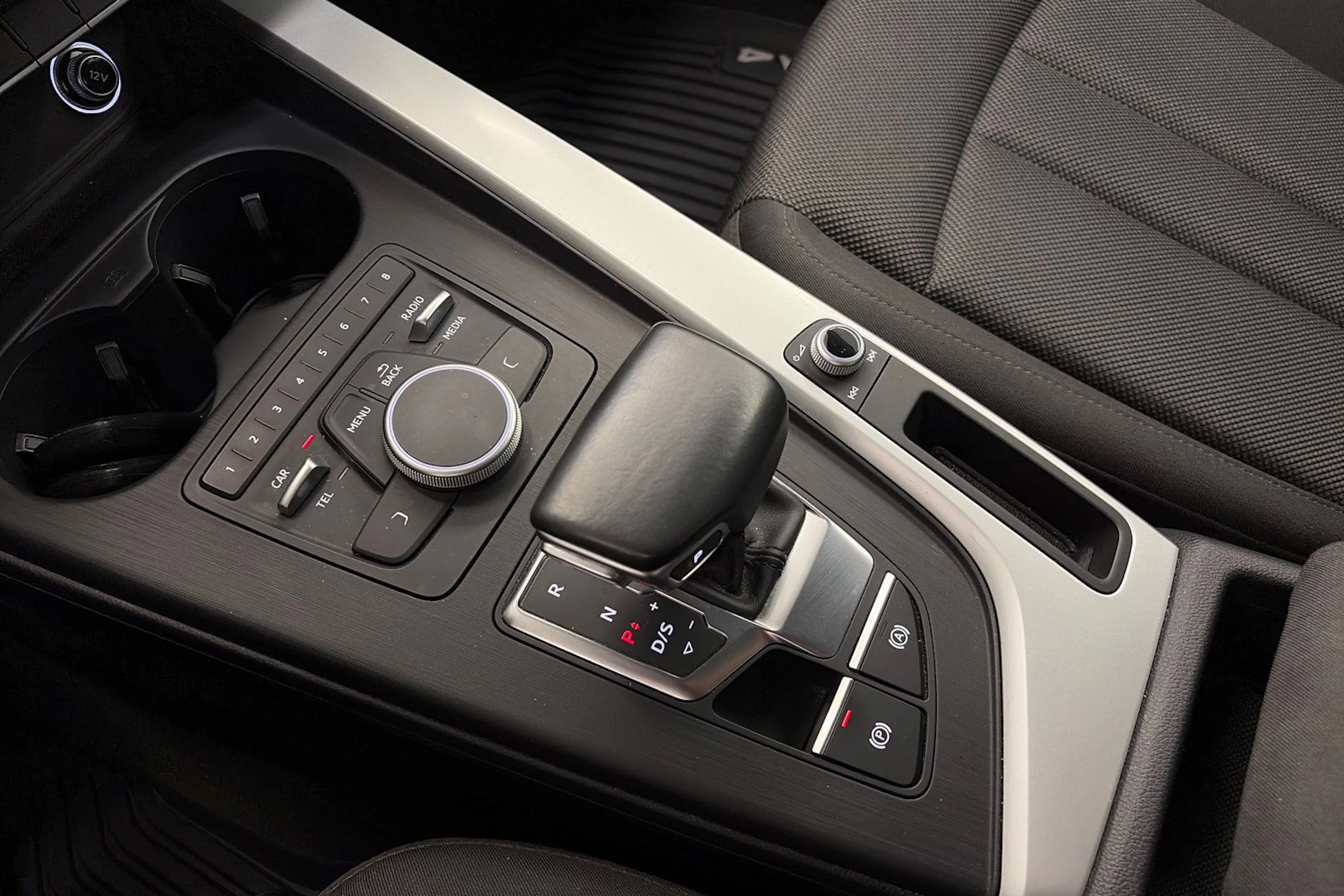 Musta Audi A4 2017 kuva 20.